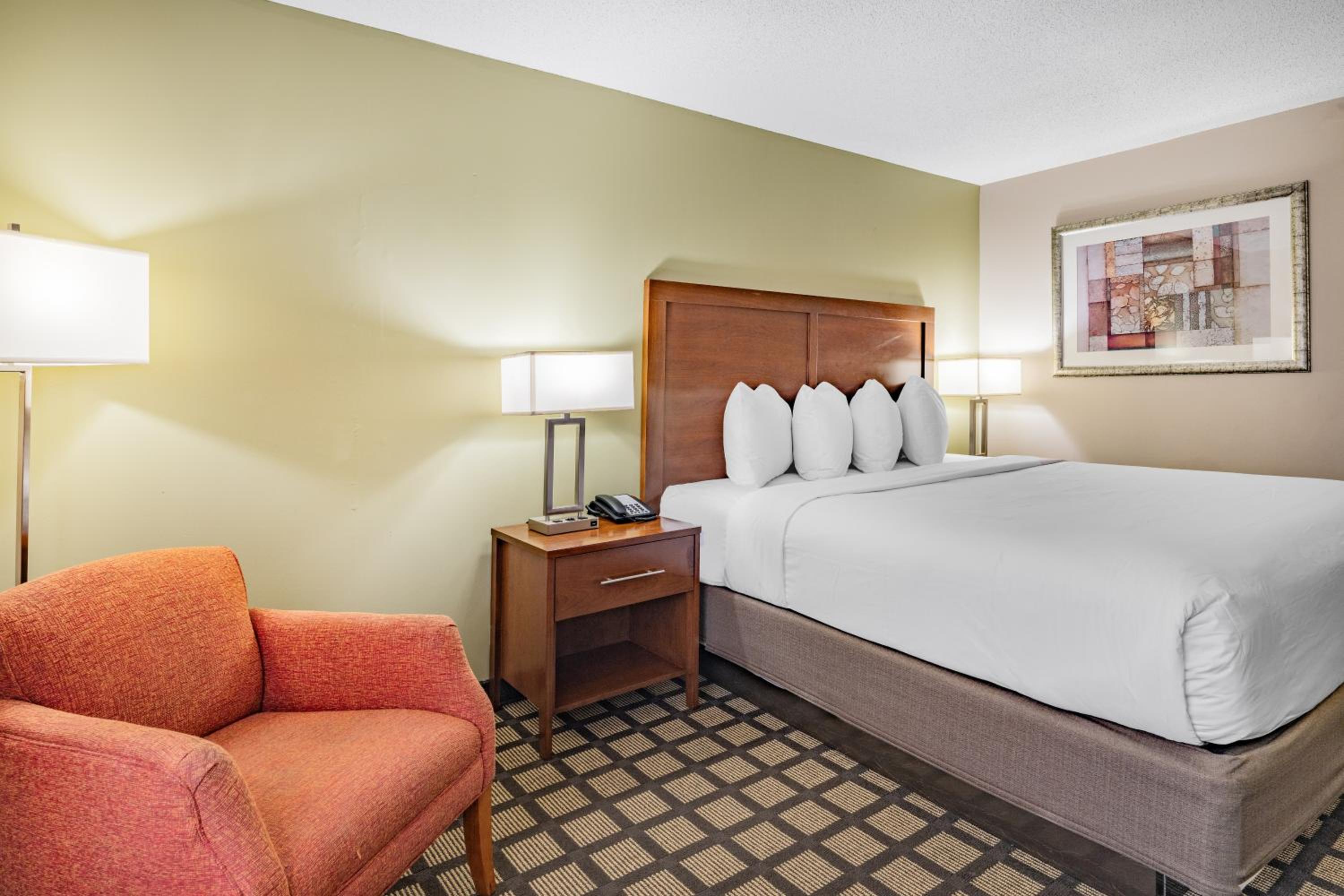 Gurnee Vacations - Baymont by Wyndham Gurnee - Property Image 48