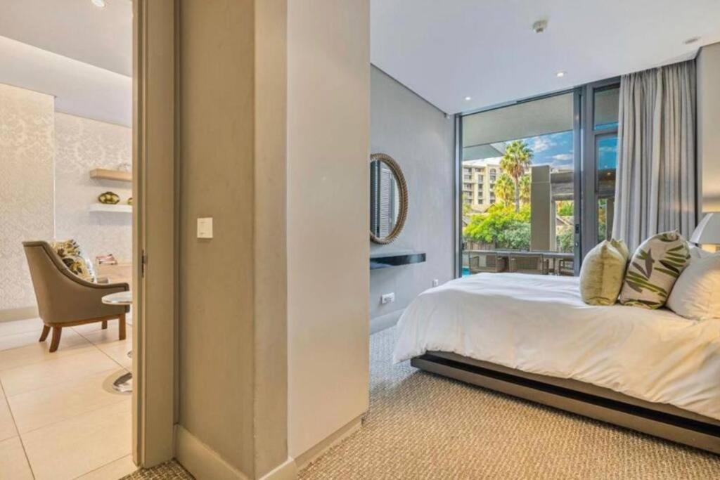 Luxury Villa in V&A Waterfront view 4