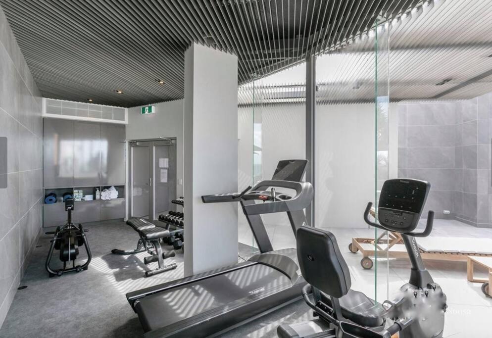 18OB Absolute Beachfront - Noosa Main Beach