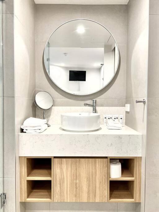 18OB Absolute Beachfront - Noosa Main Beach