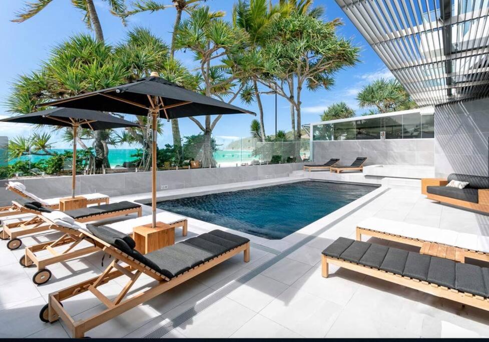 18OB Absolute Beachfront - Noosa Main Beach