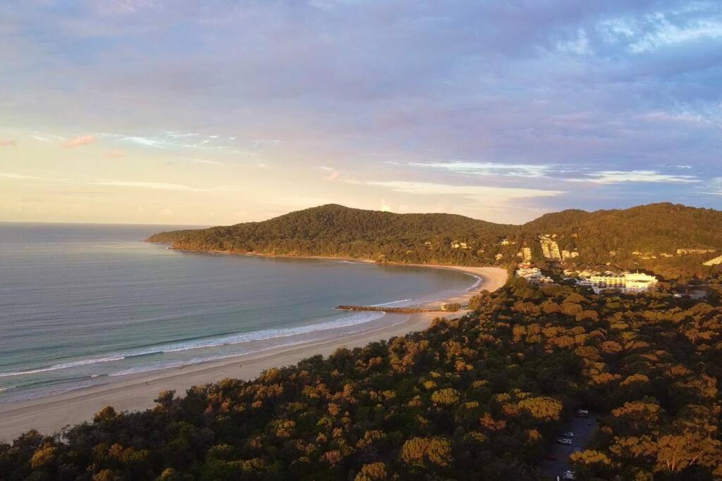 18OB Absolute Beachfront - Noosa Main Beach