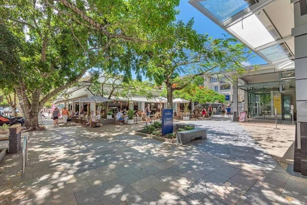 18OB Absolute Beachfront - Noosa Main Beach