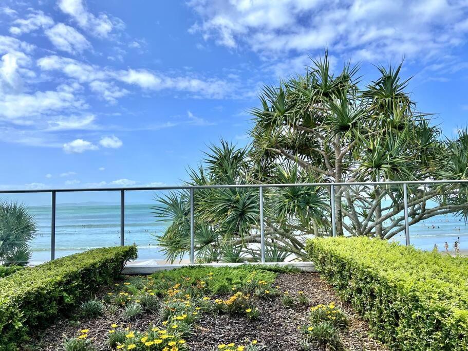 18OB Absolute Beachfront - Noosa Main Beach