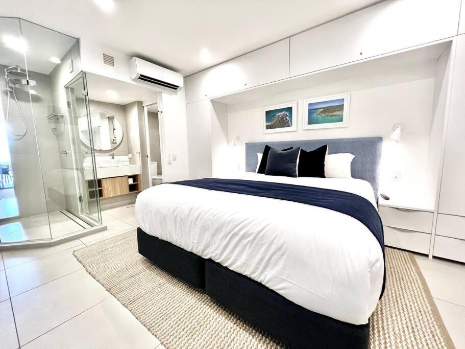 18OB Absolute Beachfront - Noosa Main Beach
