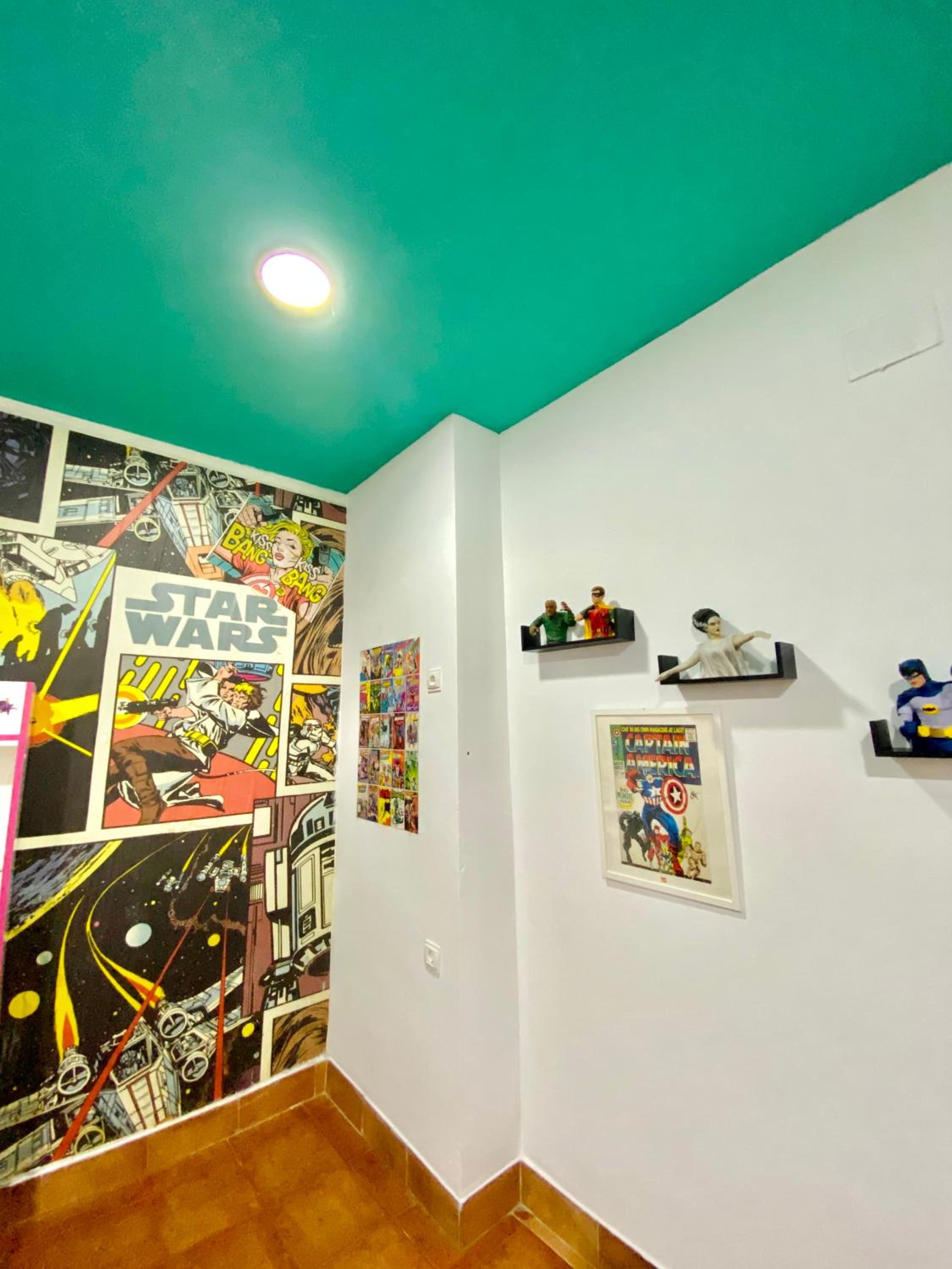 Seville Vacations - Sevilla Kitsch Hostel Art - Property Image 14