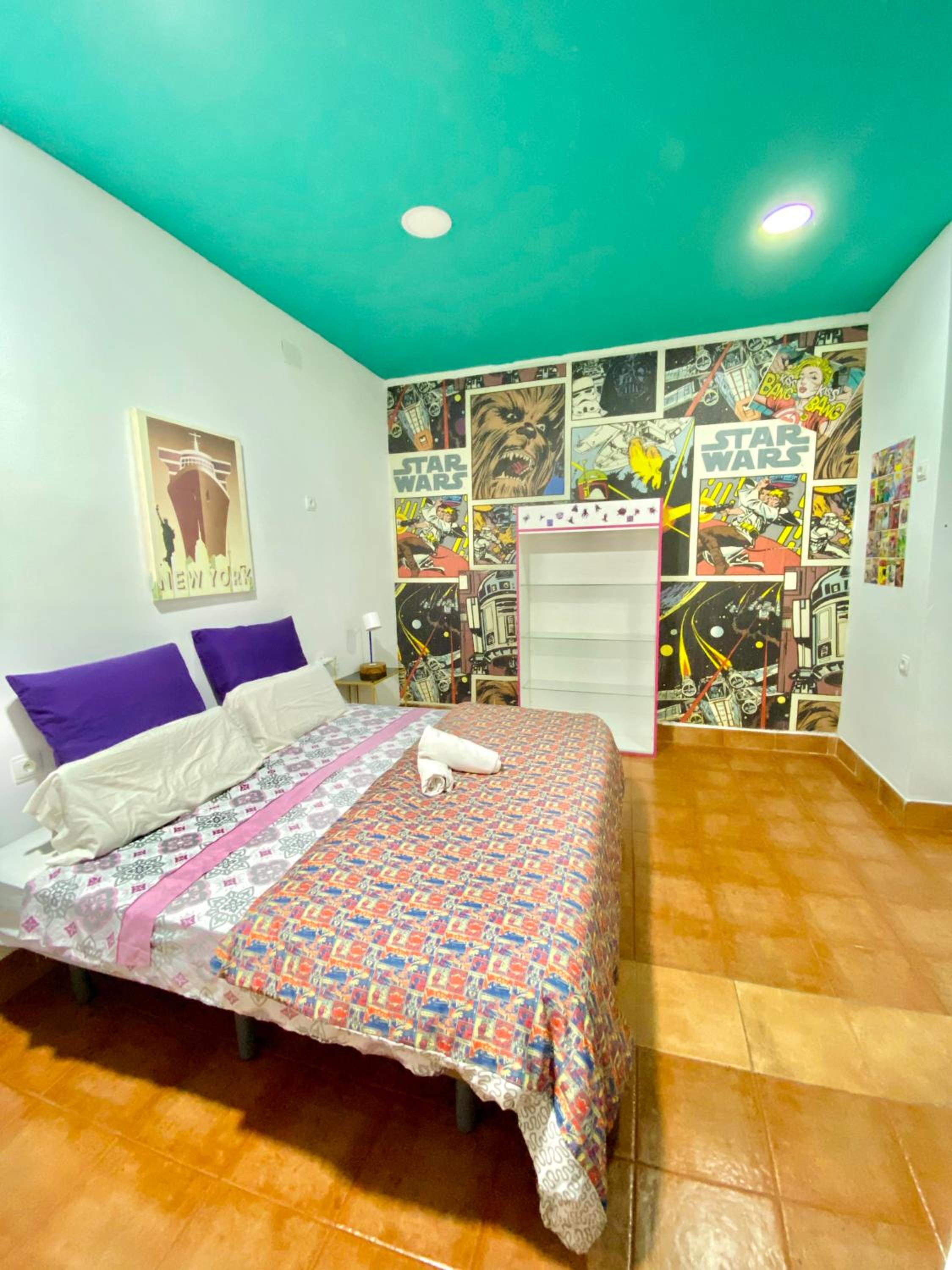 Seville Vacations - Sevilla Kitsch Hostel Art - Property Image 15