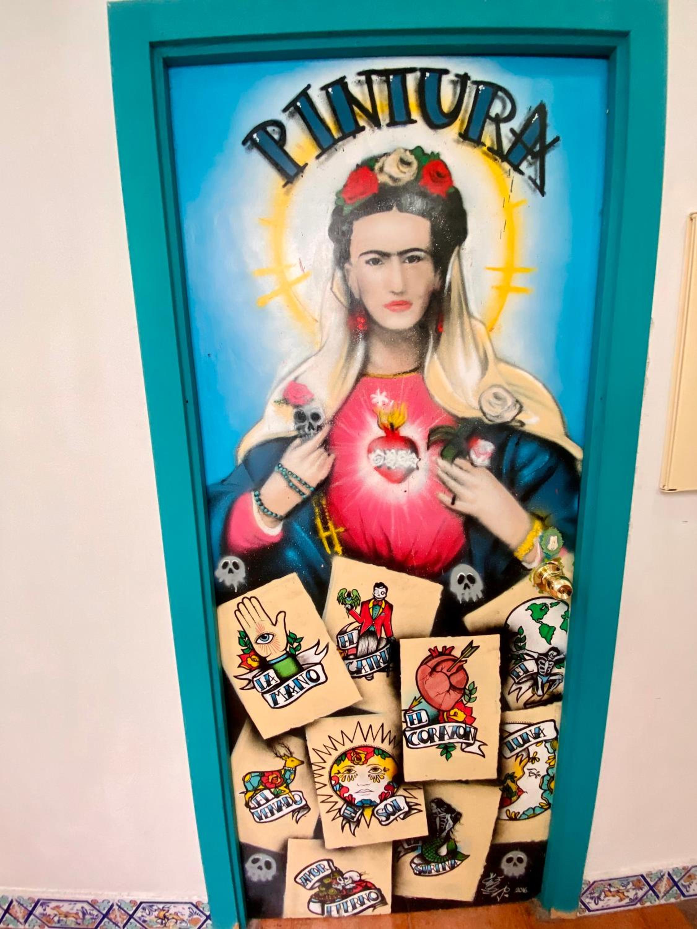 Seville Vacations - Sevilla Kitsch Hostel Art - Property Image 12