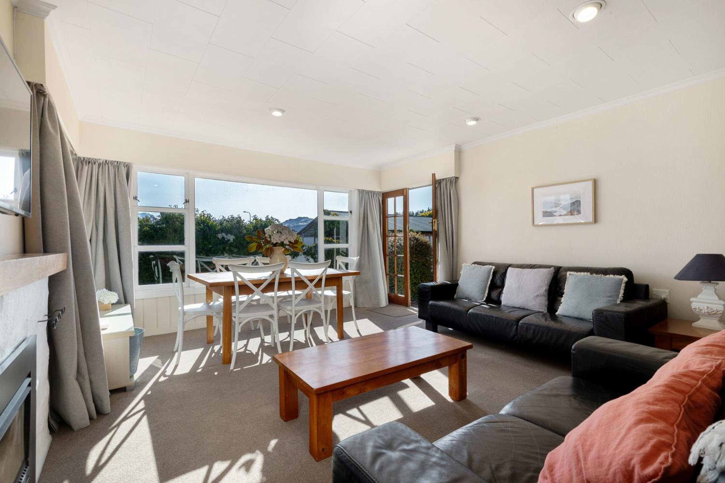 Townside Treat - Wanaka Holiday Home