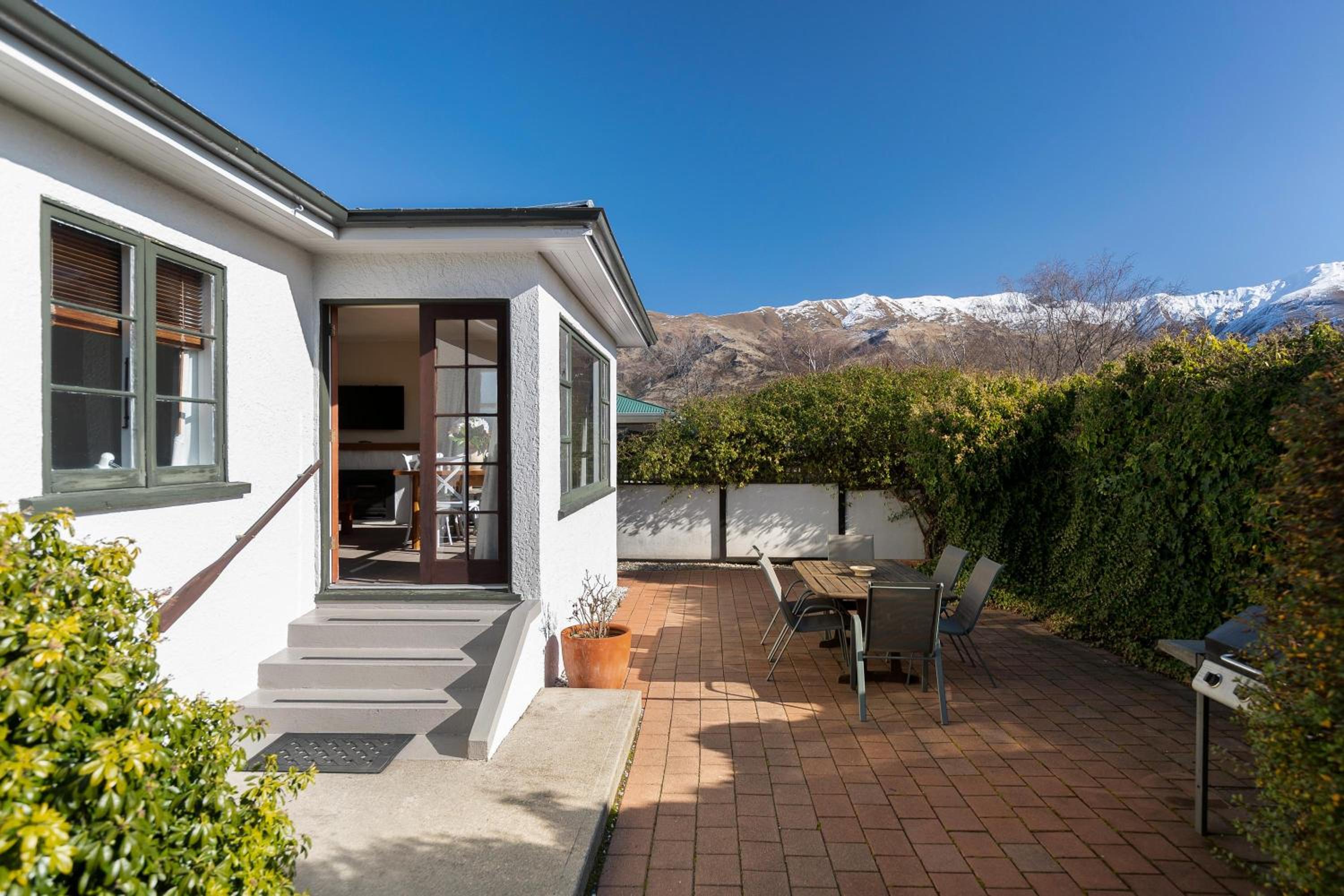 Townside Treat - Wanaka Holiday Home