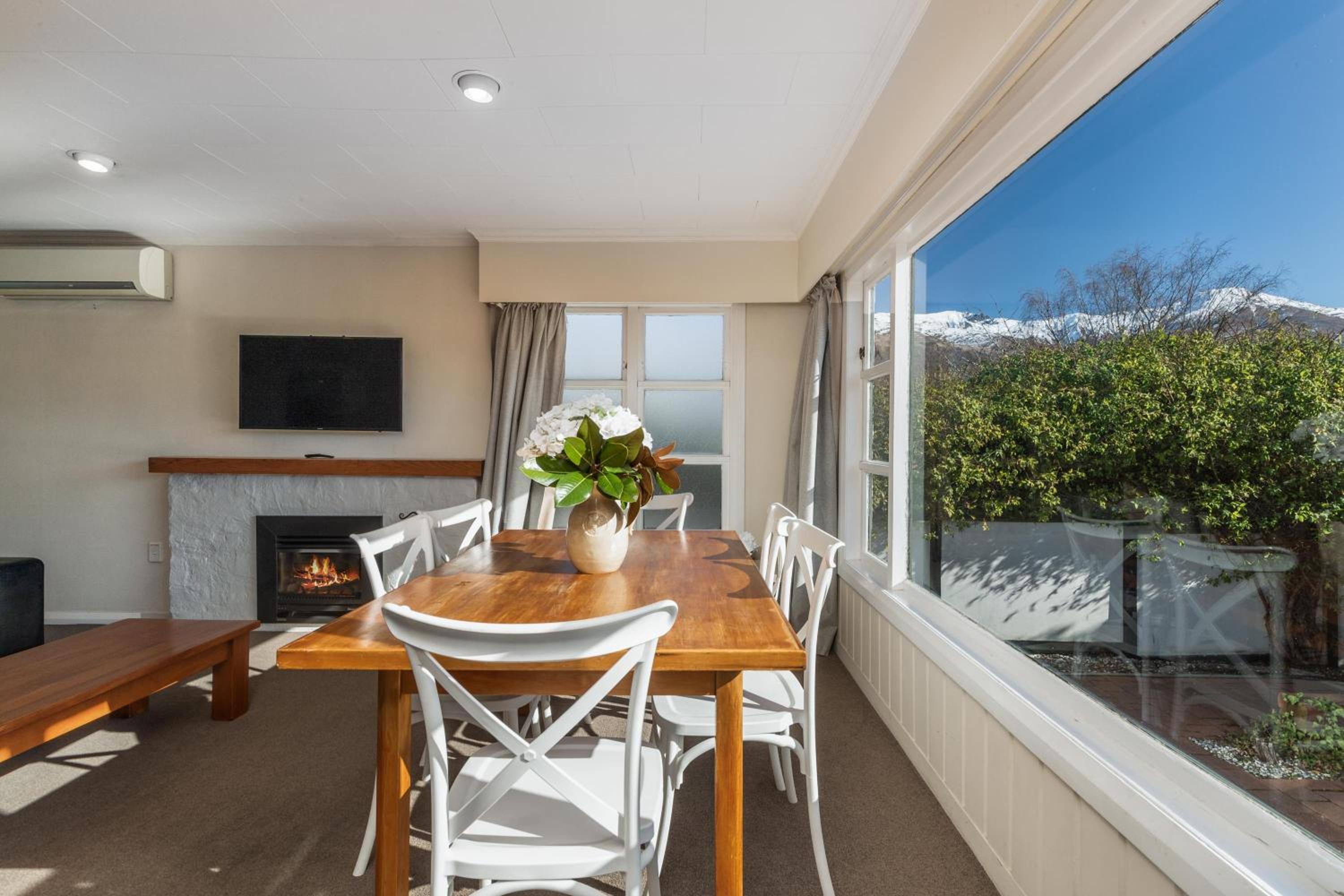 Townside Treat - Wanaka Holiday Home