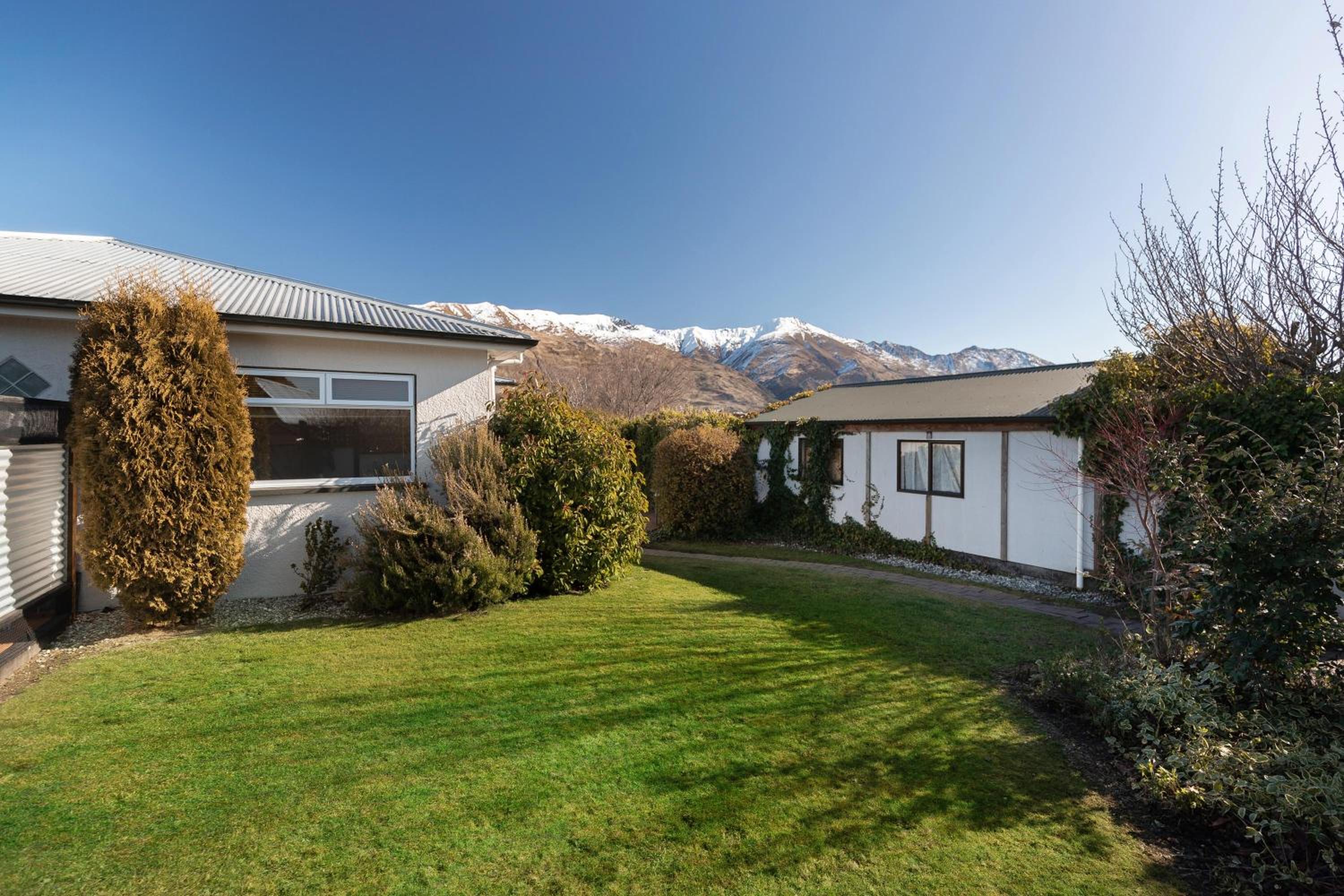 Townside Treat - Wanaka Holiday Home