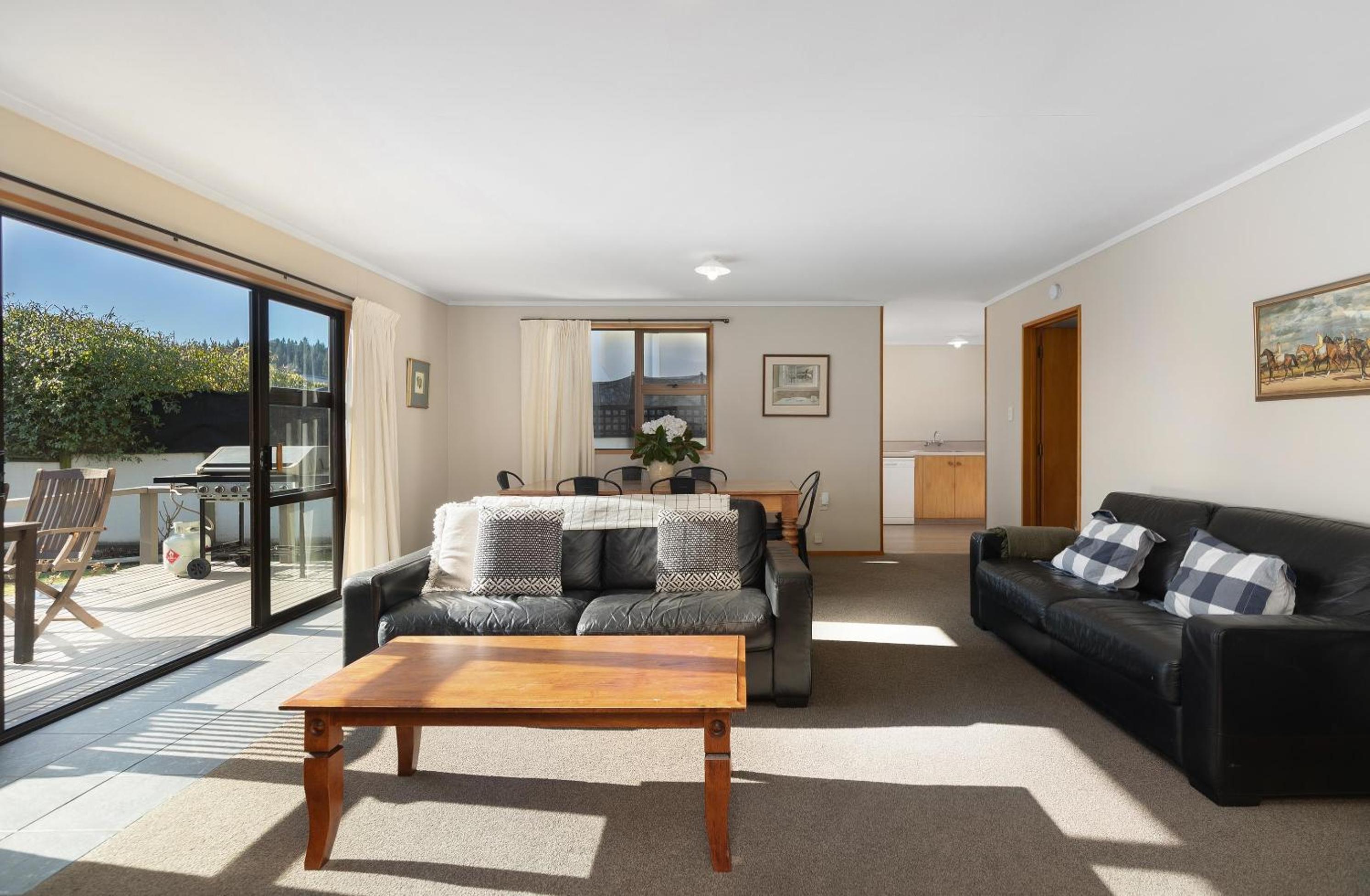 Downtown Delight - Wanaka Holiday Home view 2