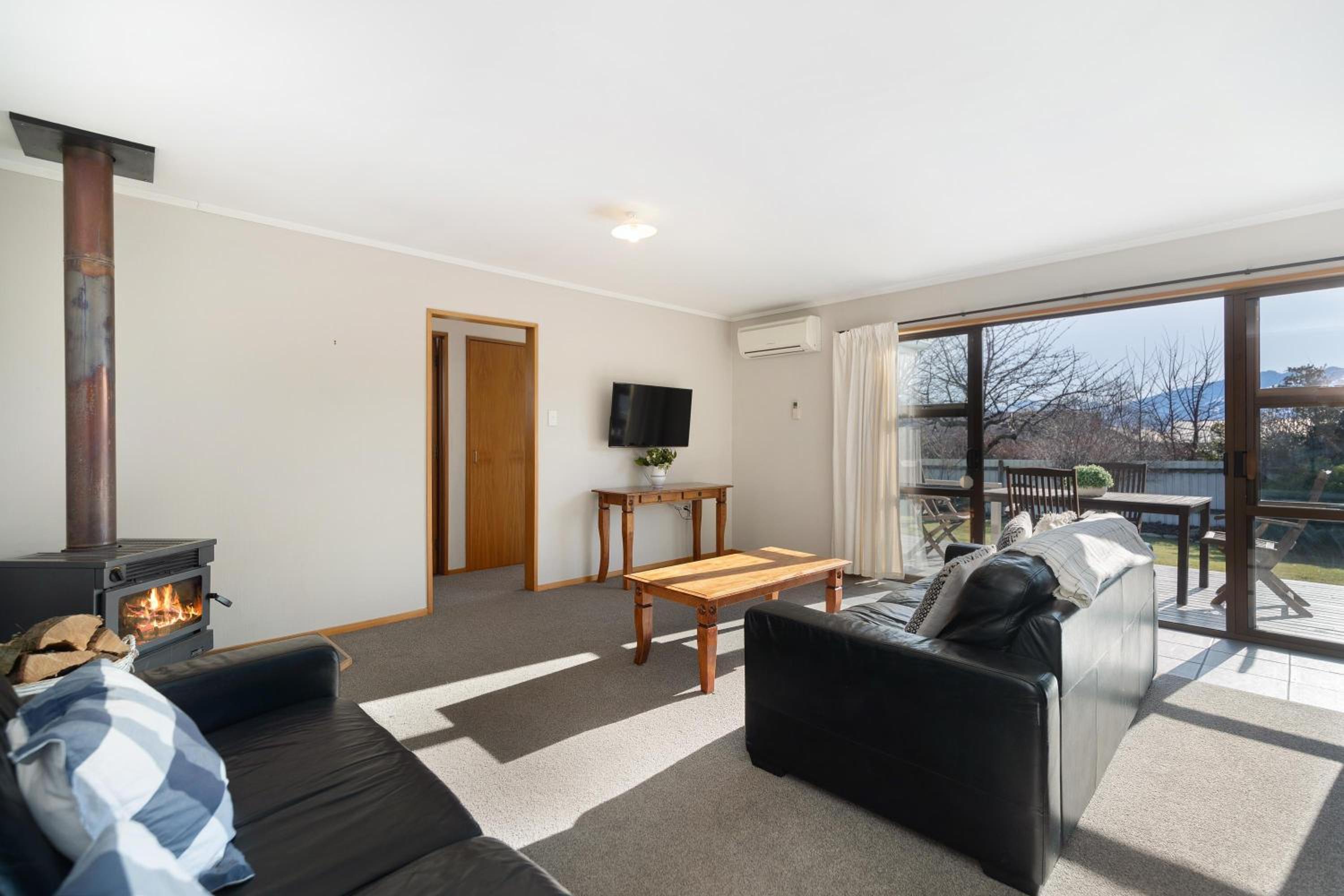 Downtown Delight - Wanaka Holiday Home view 3