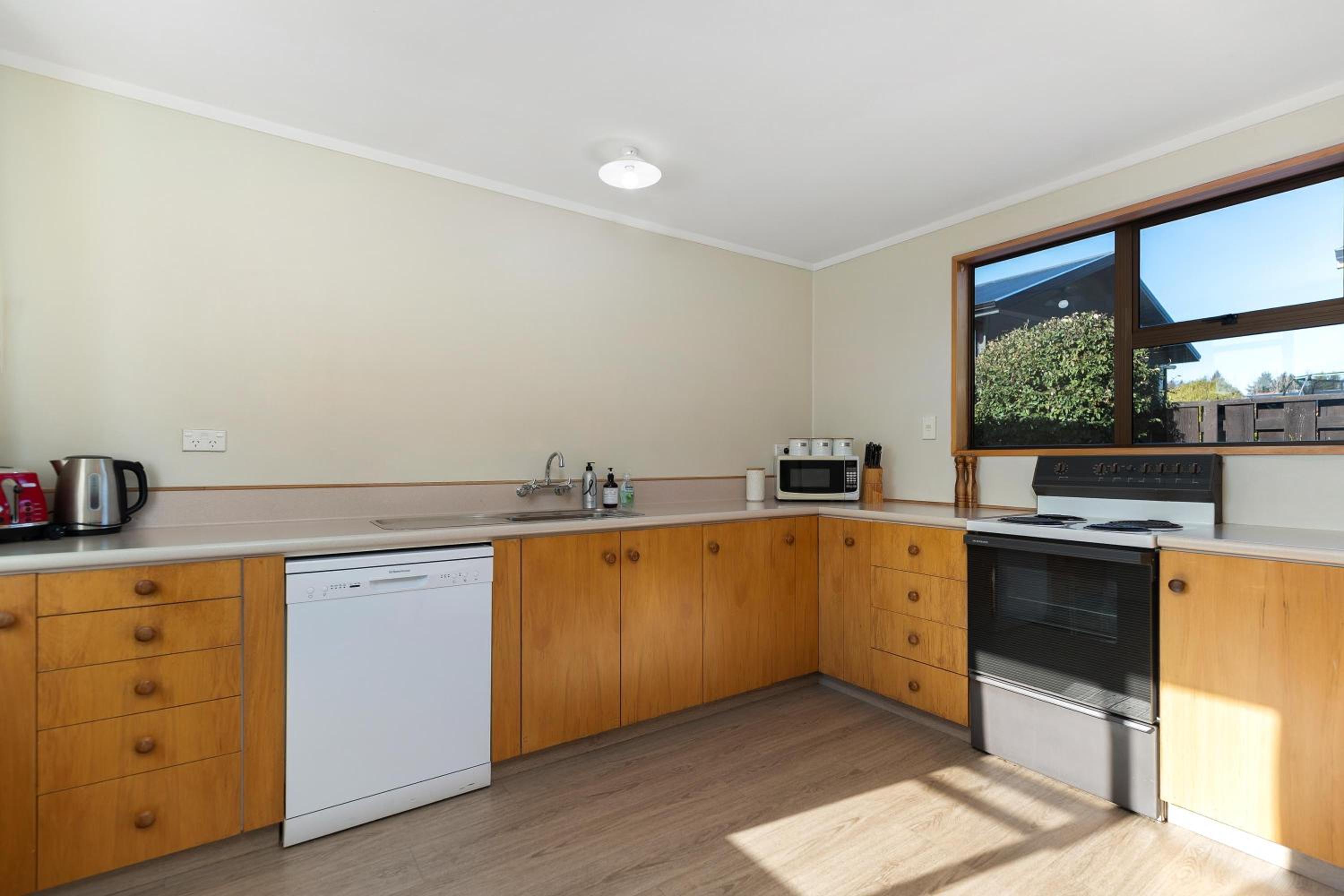 Downtown Delight - Wanaka Holiday Home view 4