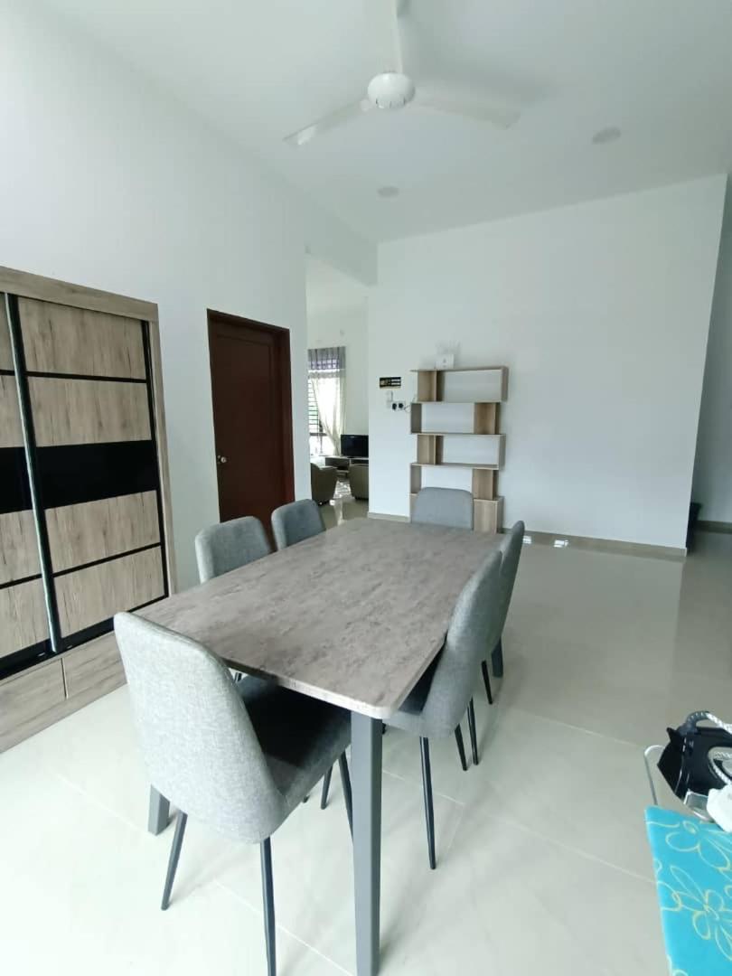 Homestay Kemaman Fyna07 Banglo Mewah 5 KM Dari Pantai Kijal photo 5