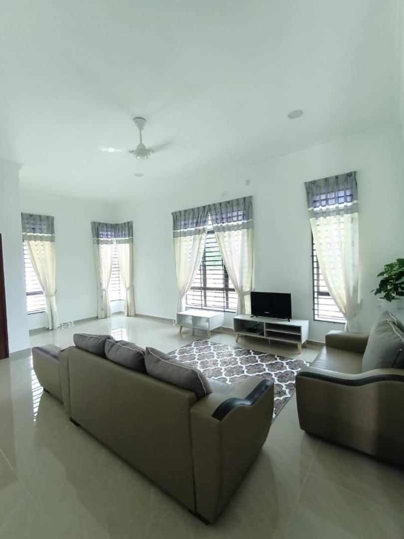 Homestay Kemaman Fyna07 Banglo Mewah 5 KM Dari Pantai Kijal photo 3