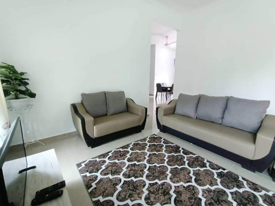 Homestay Kemaman Fyna07 Banglo Mewah 5 KM Dari Pantai Kijal photo 4