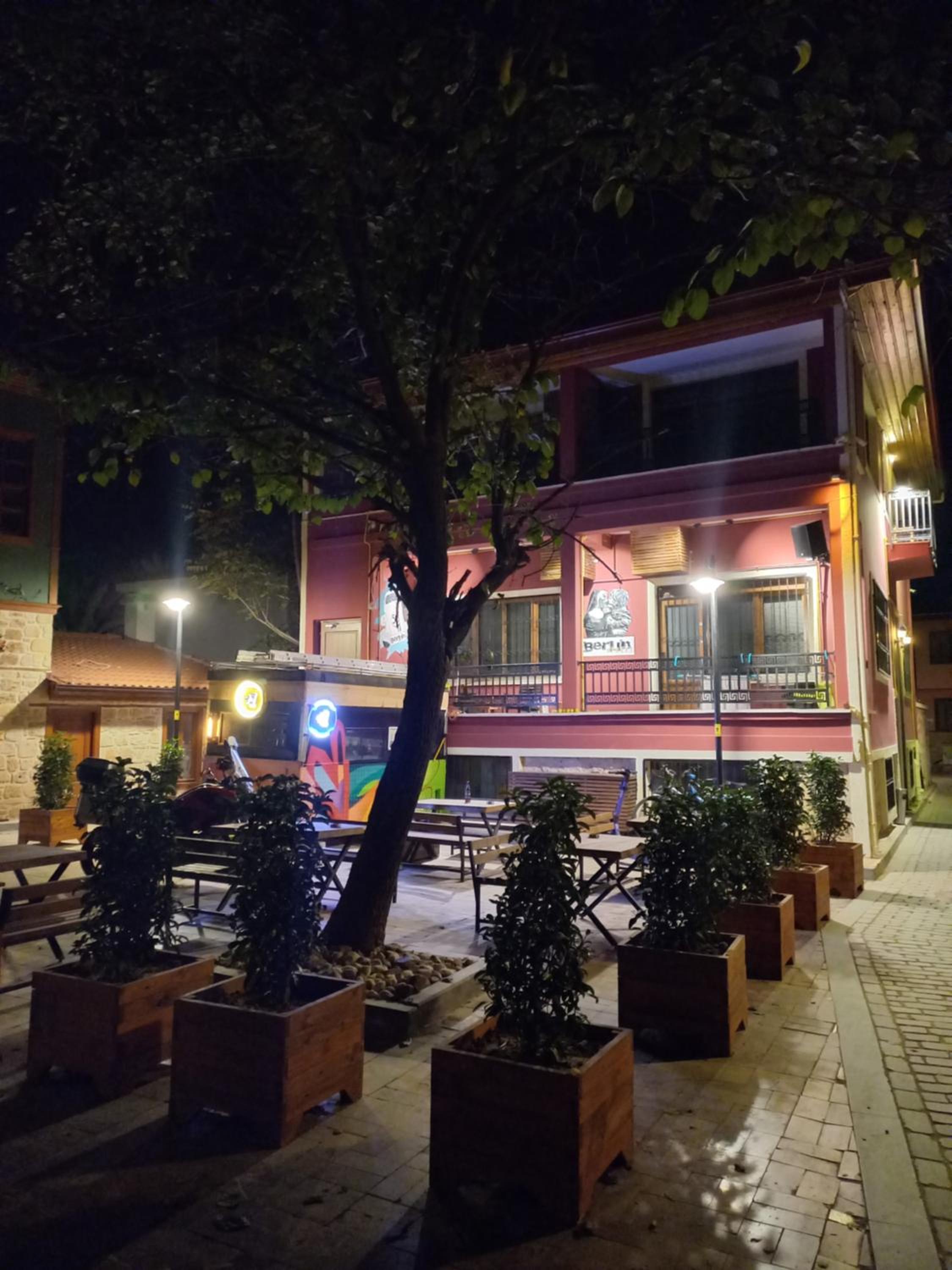 Berlin Hostel & Street