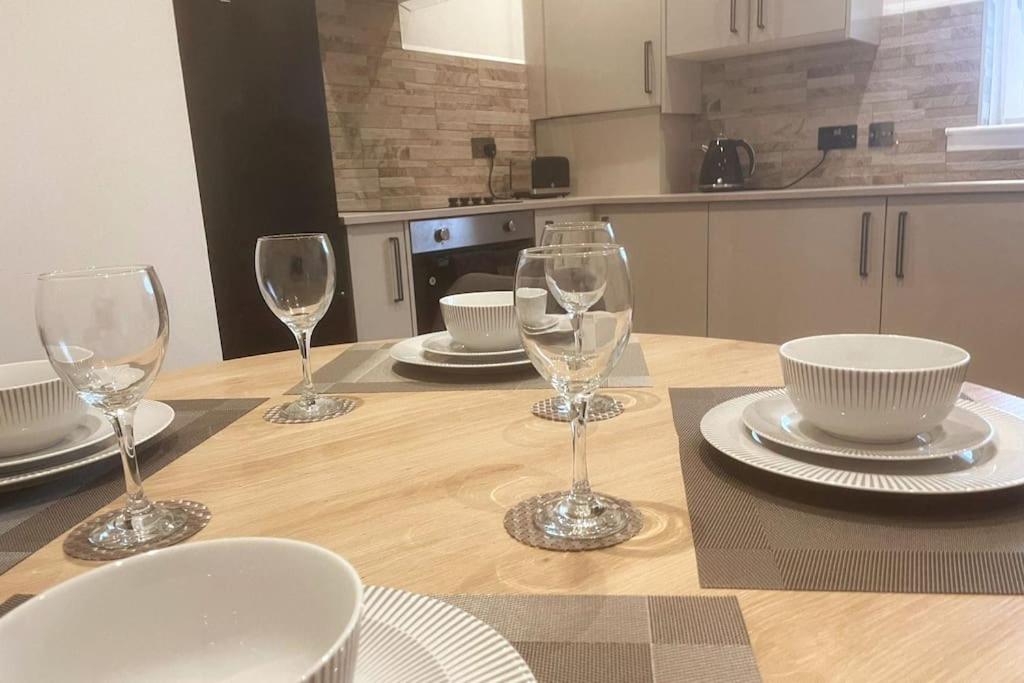 New boutique 3 bedroom apartment in Hamilton view 2