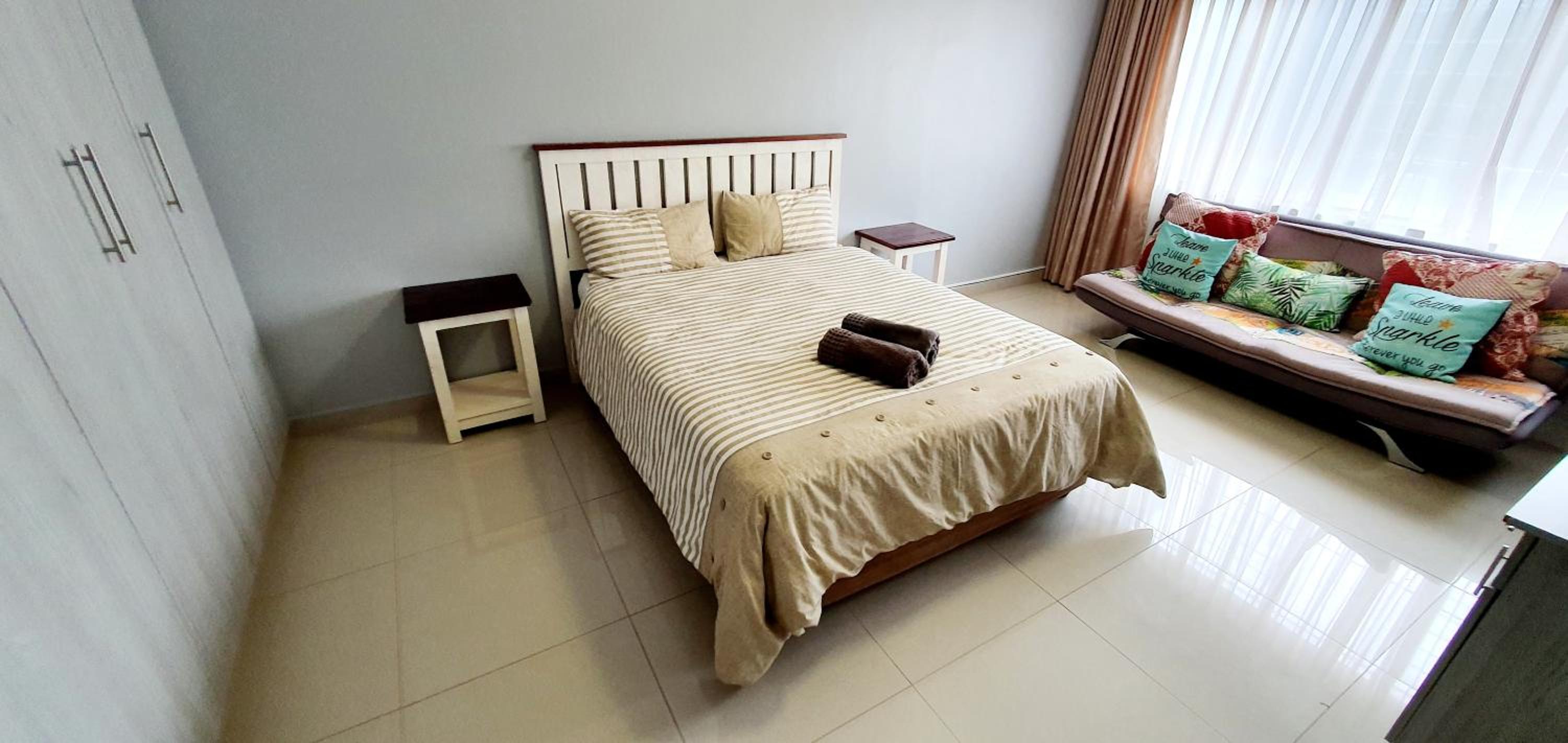Mermel 4 - Sleeps 6 - Overlooking Margate Lagoon! view 3