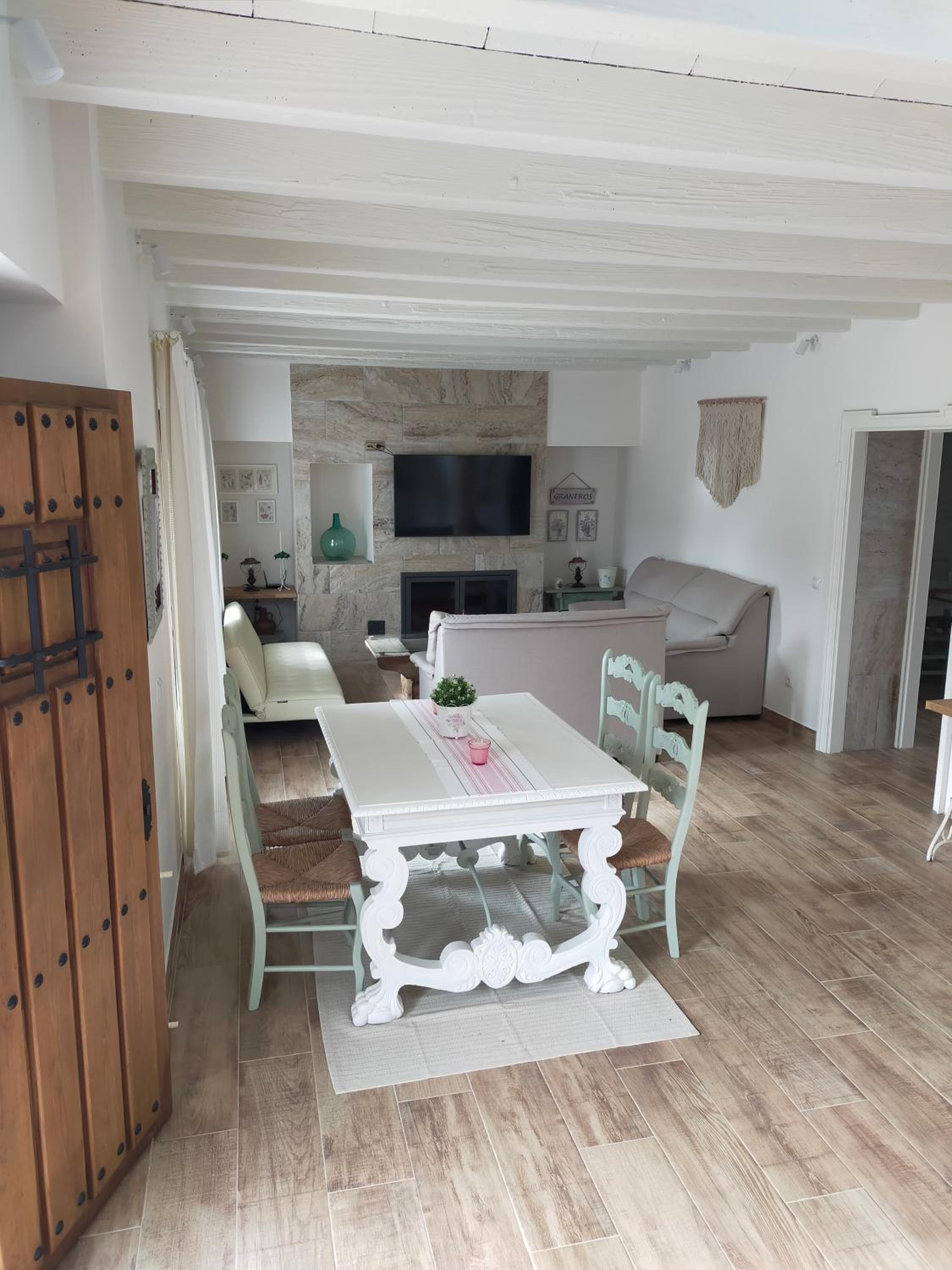 LA CASA DE LA HUERTA Stylish family cottage in Malaga countryside photo 3