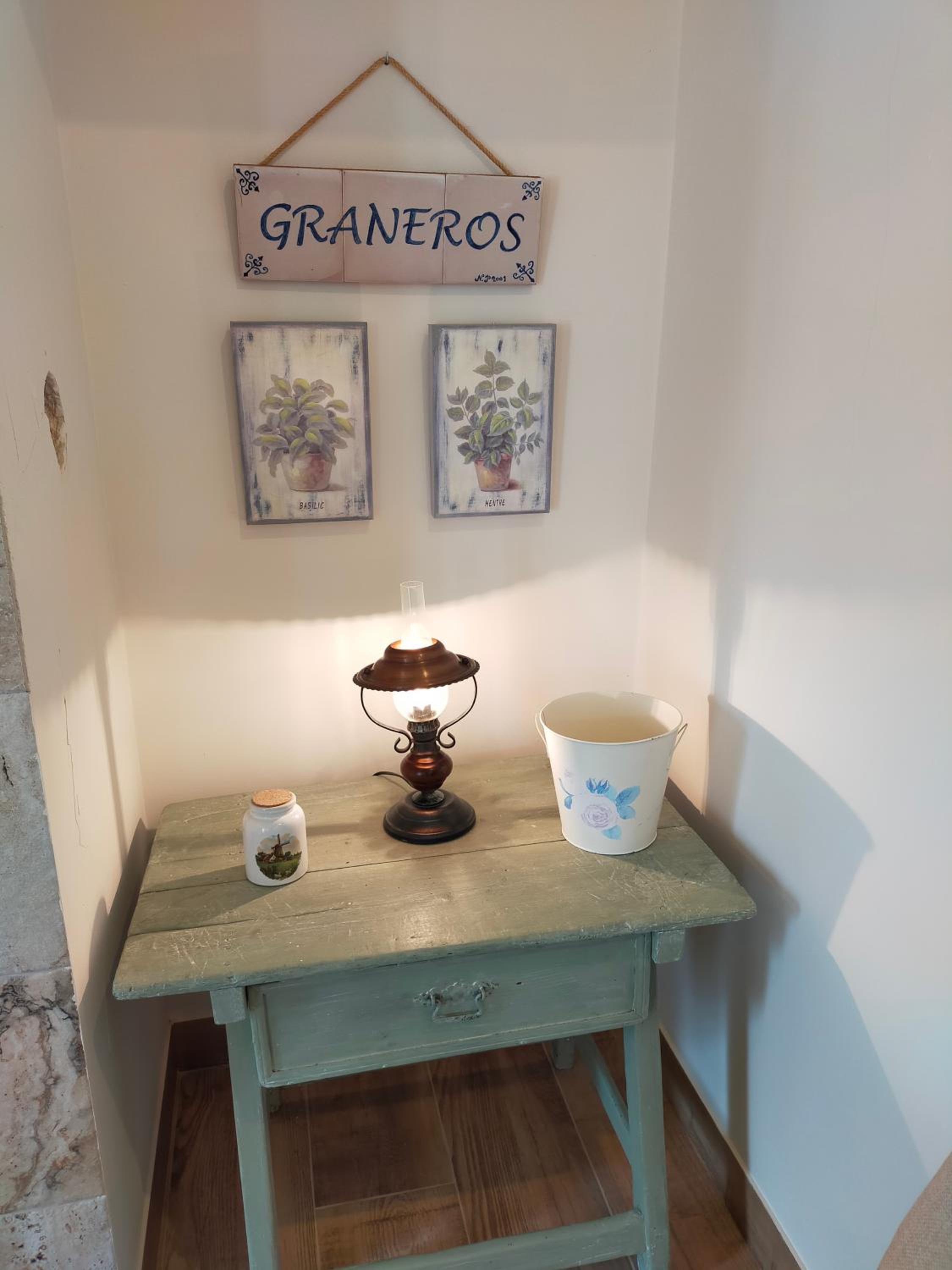 LA CASA DE LA HUERTA Stylish family cottage in Malaga countryside