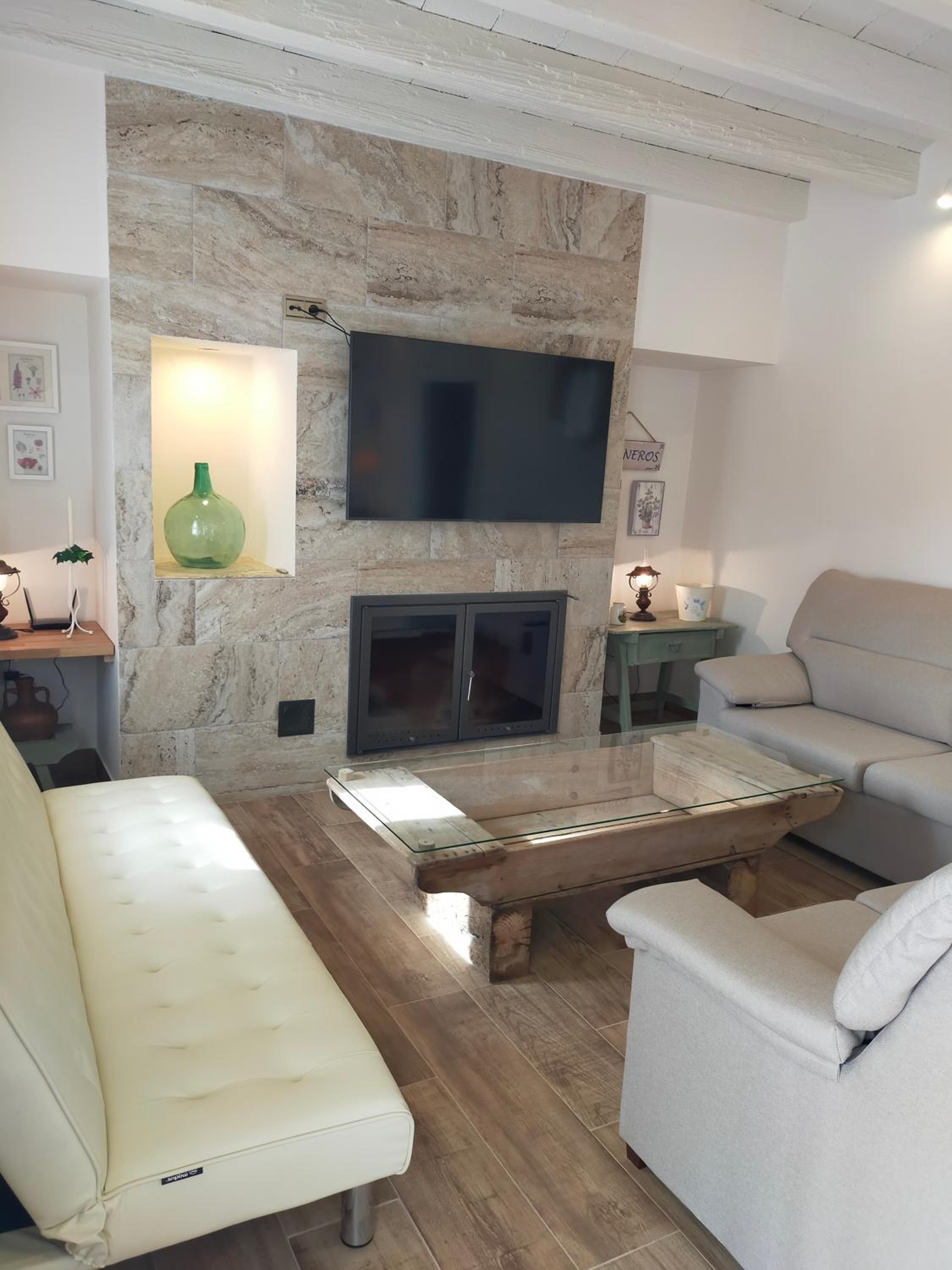 LA CASA DE LA HUERTA Stylish family cottage in Malaga countryside