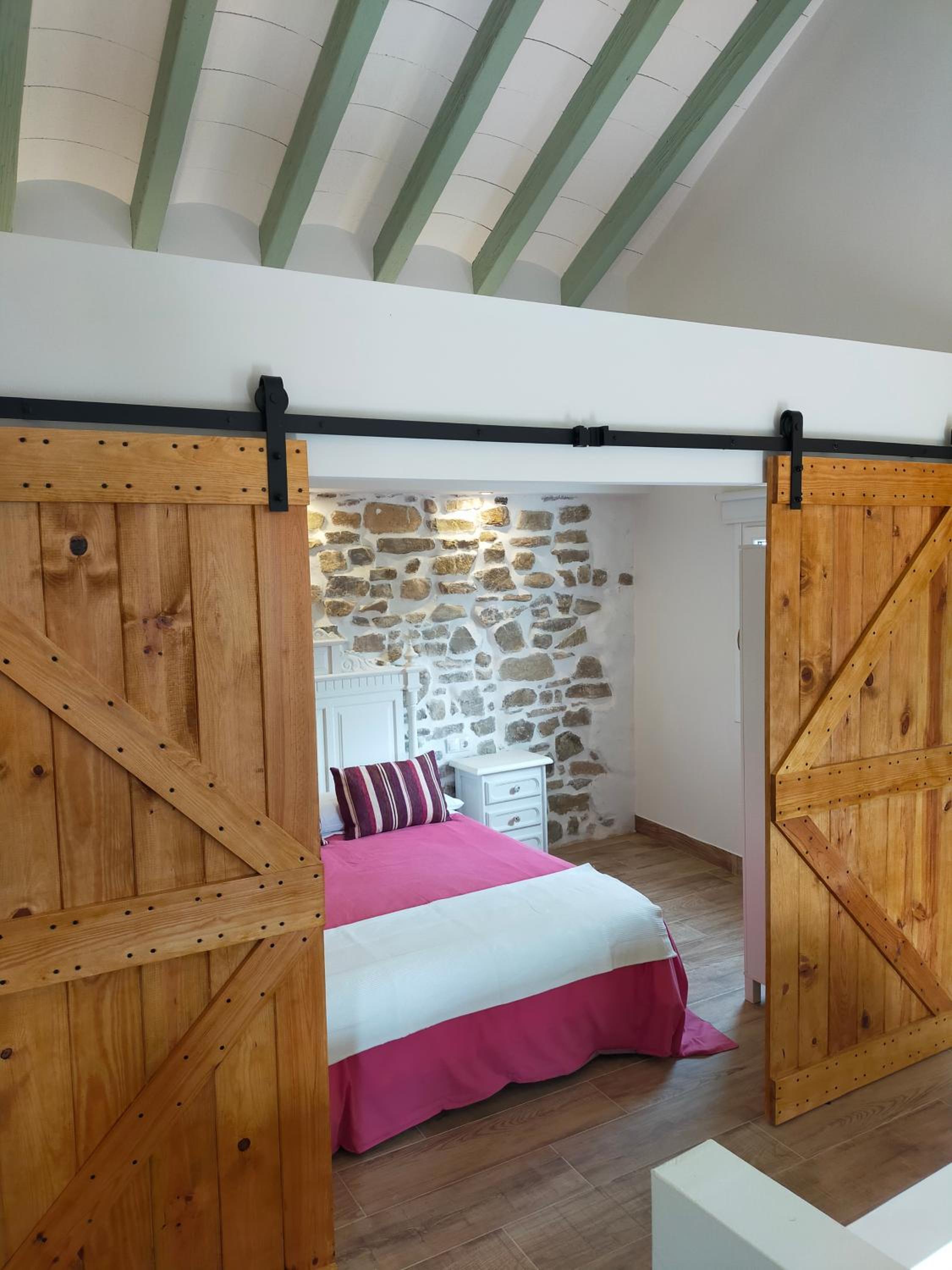 LA CASA DE LA HUERTA Stylish family cottage in Malaga countryside