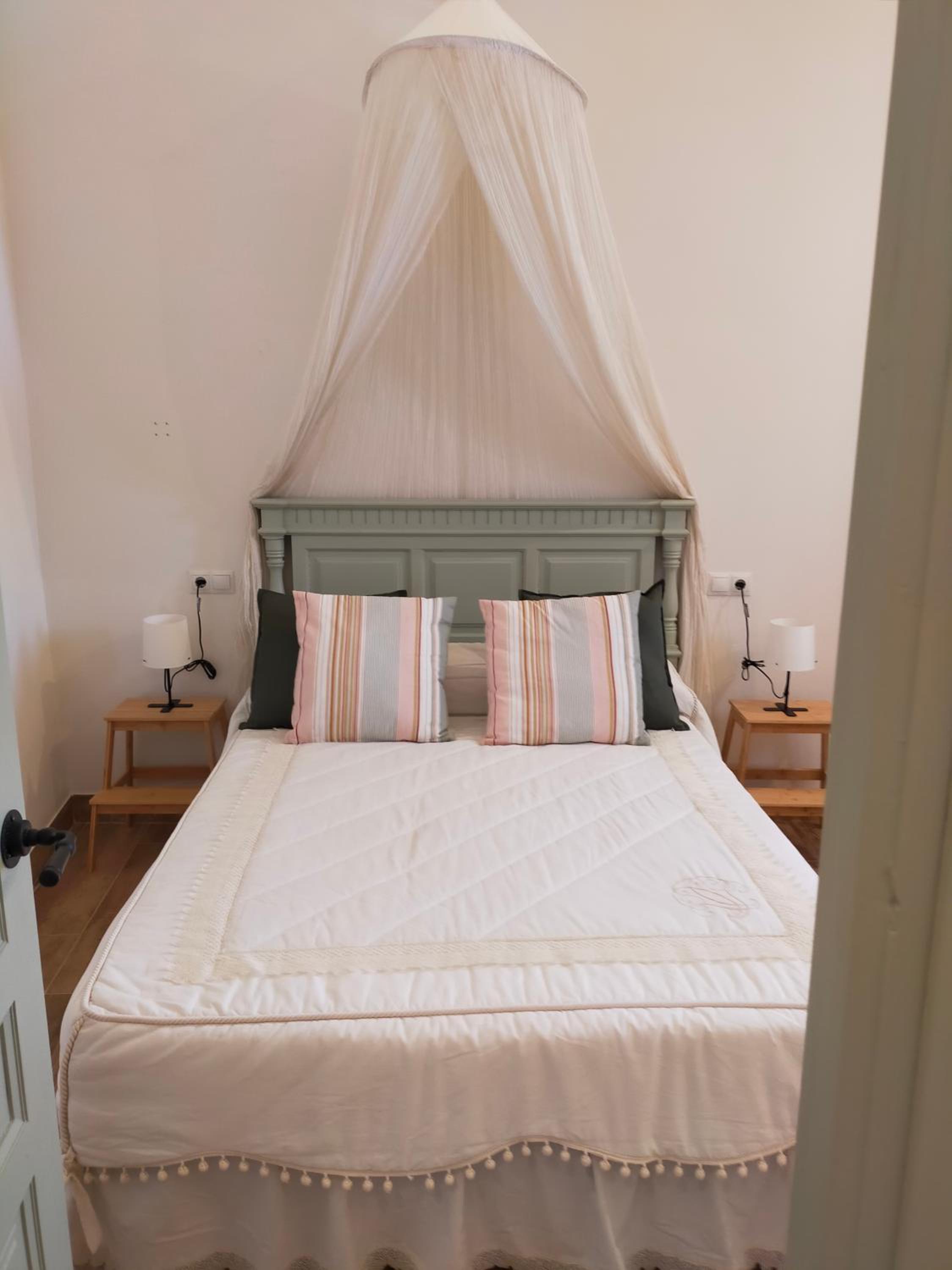 LA CASA DE LA HUERTA Stylish family cottage in Malaga countryside