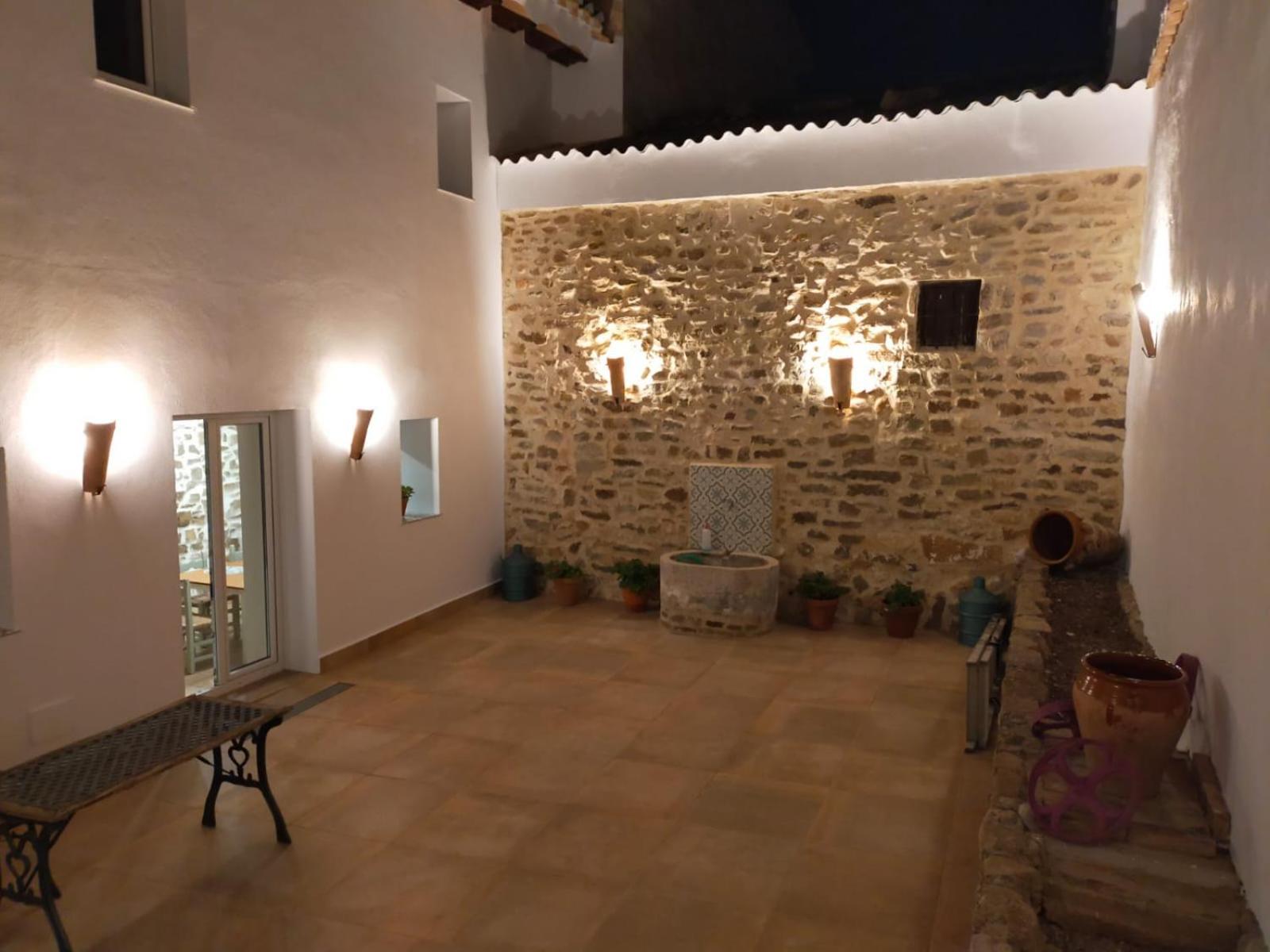 LA CASA DE LA HUERTA Stylish family cottage in Malaga countryside