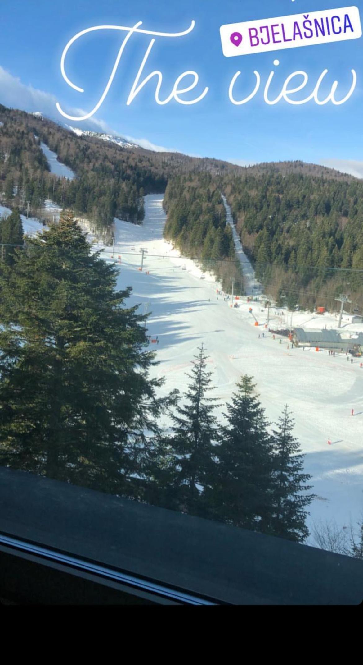 The View - ski to door