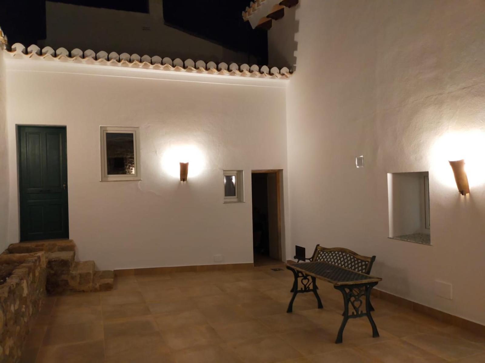 LA CASA DE LA HUERTA Stylish family cottage in Malaga countryside
