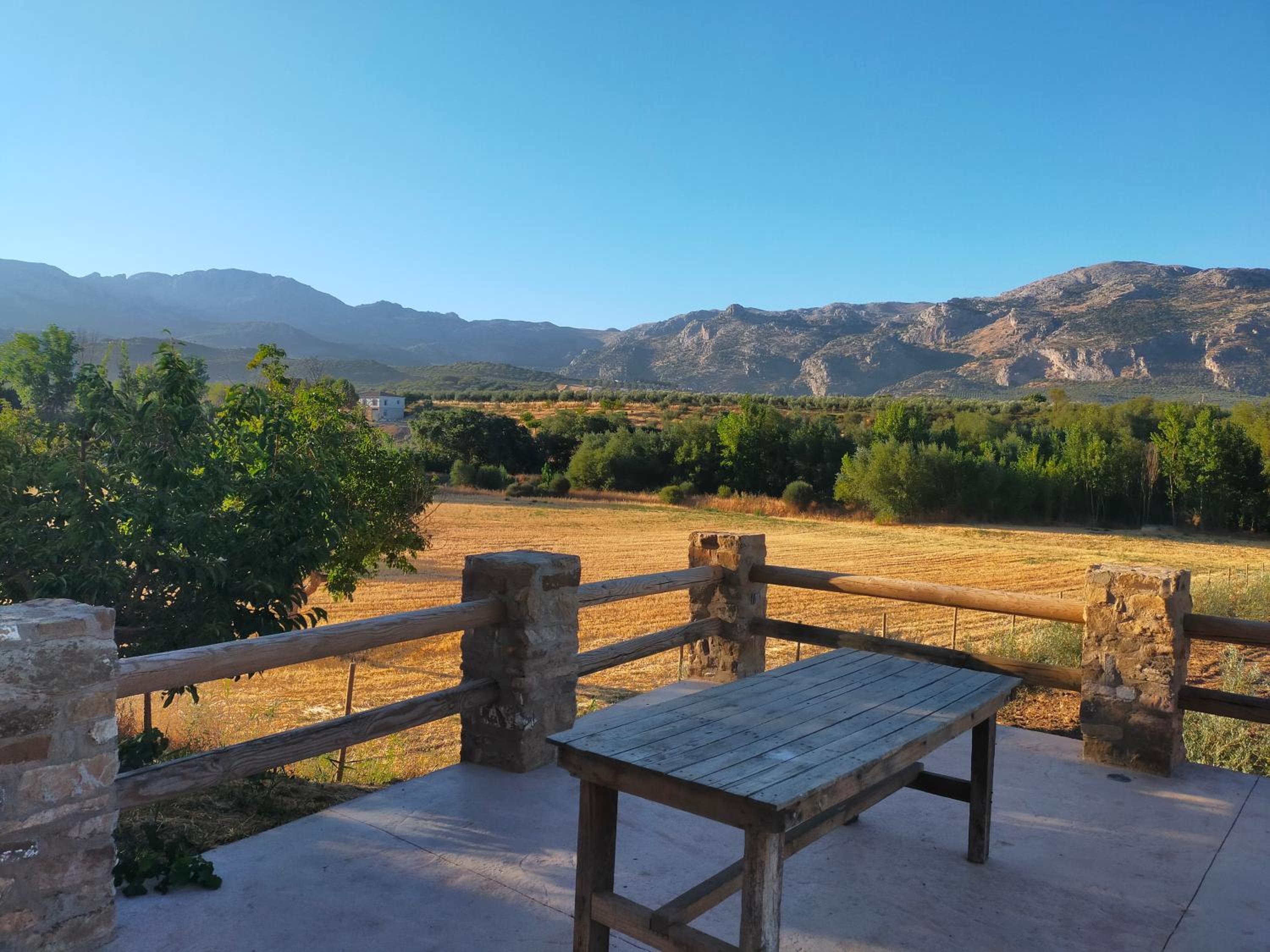 LA CASA DE LA HUERTA Stylish family cottage in Malaga countryside