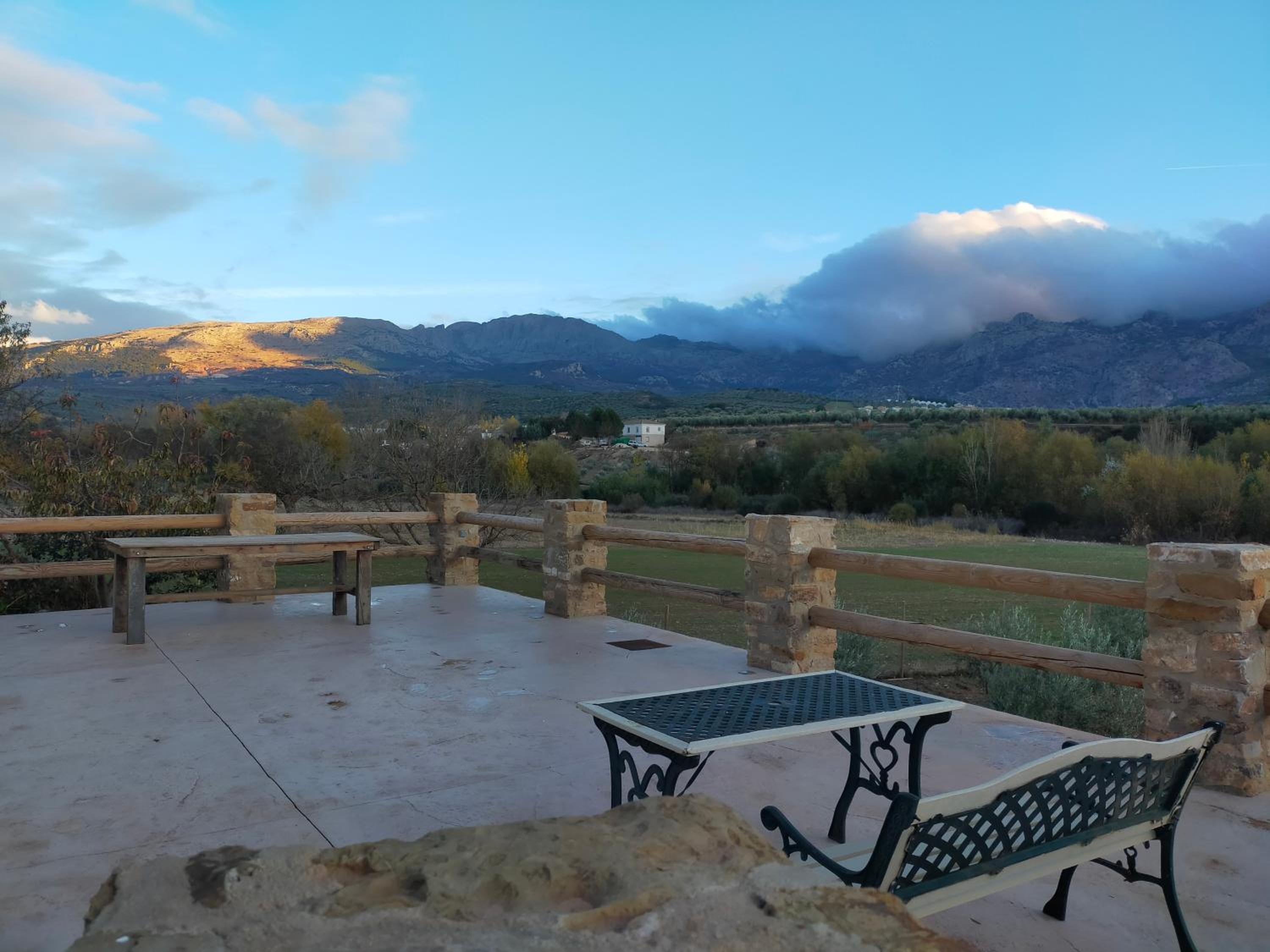 LA CASA DE LA HUERTA Stylish family cottage in Malaga countryside