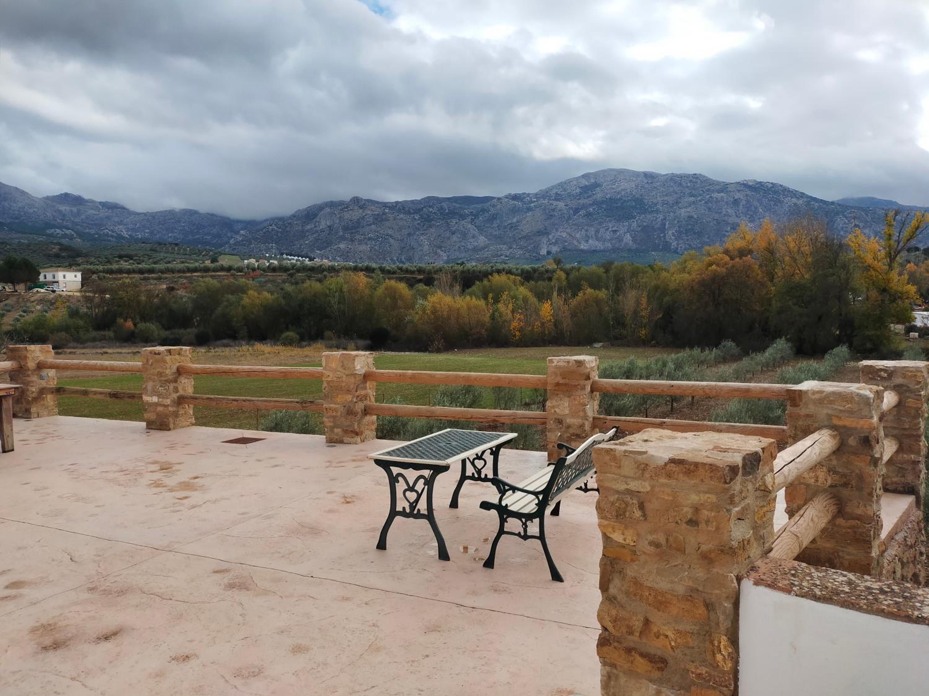 LA CASA DE LA HUERTA Stylish family cottage in Malaga countryside