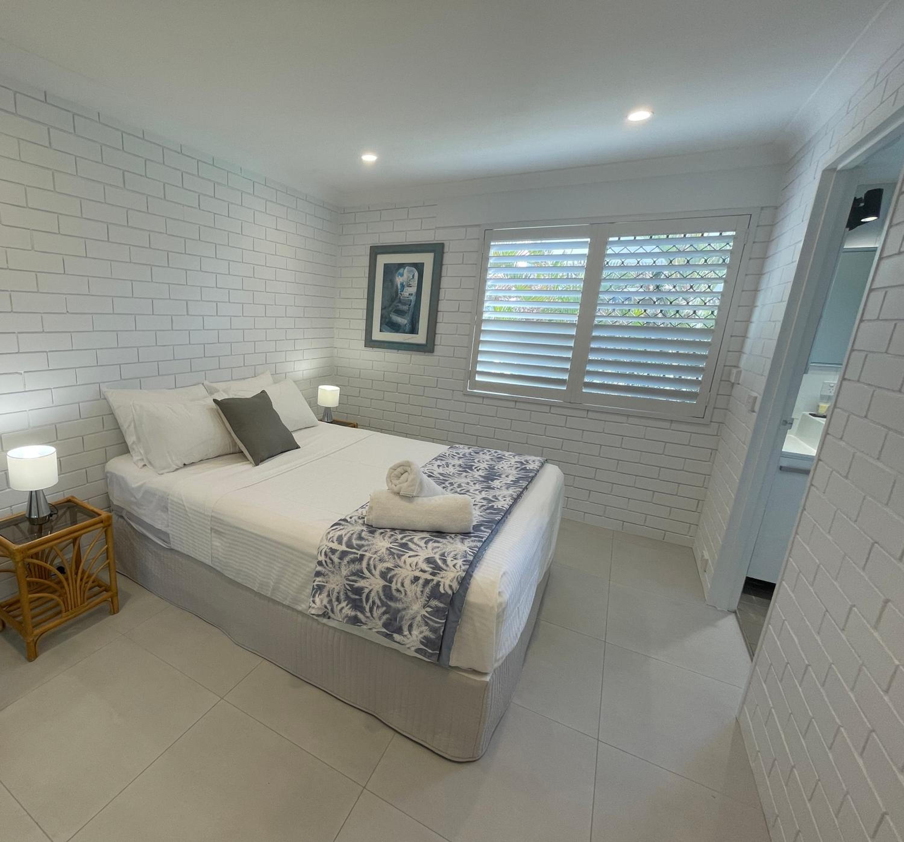 Surfers Paradise- meters from the beach!