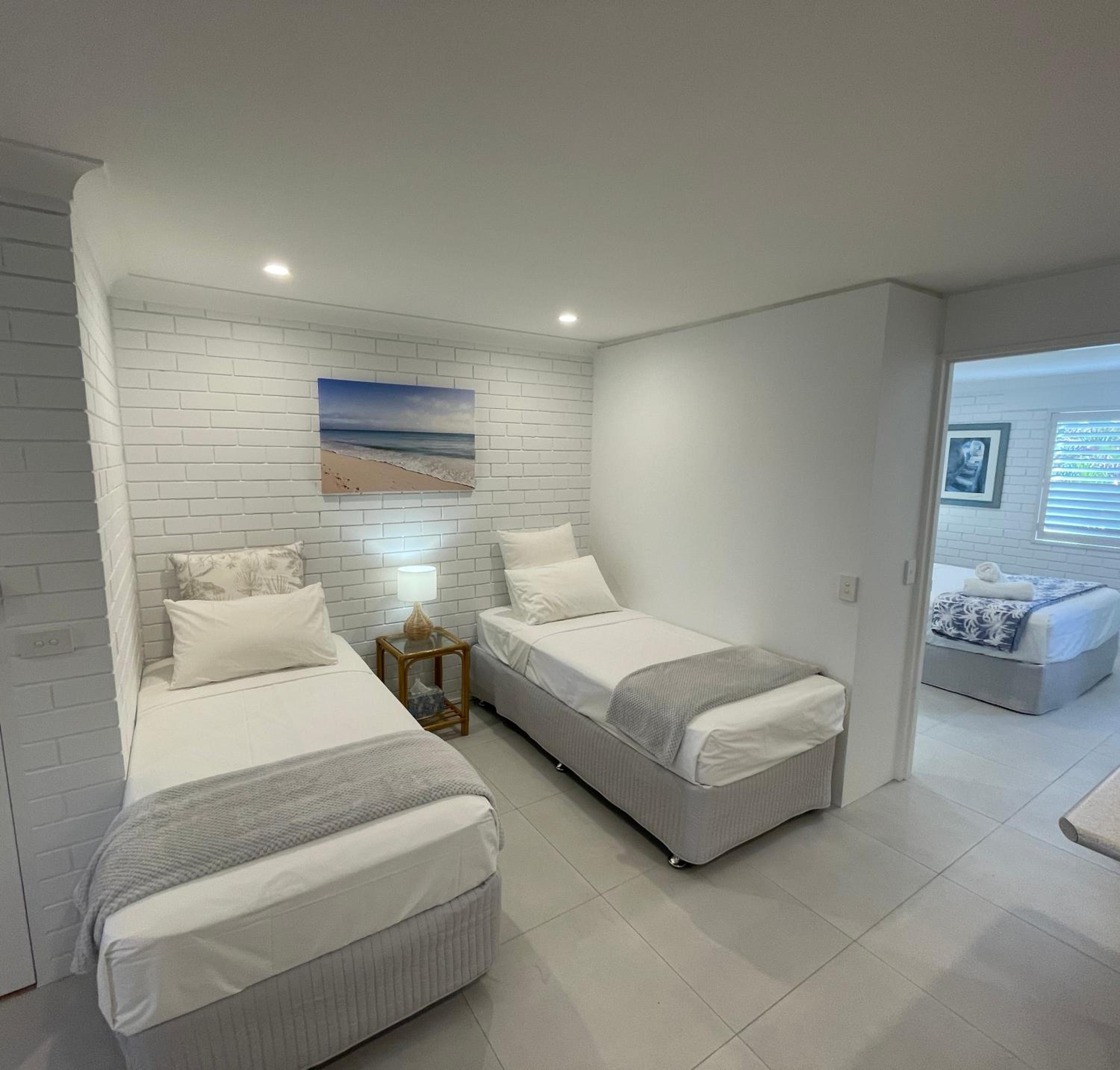 Surfers Paradise- meters from the beach!