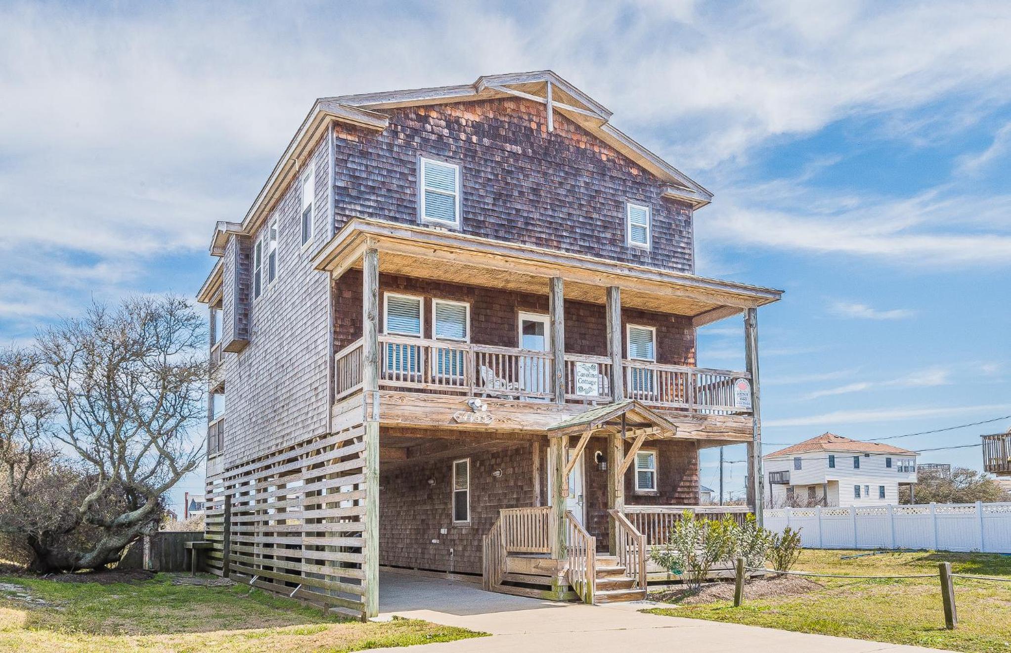 Carolina Cottage - Kitty Hawk, Oceanside, Walk to Beach, Pool, Hot Tub, Pool Table