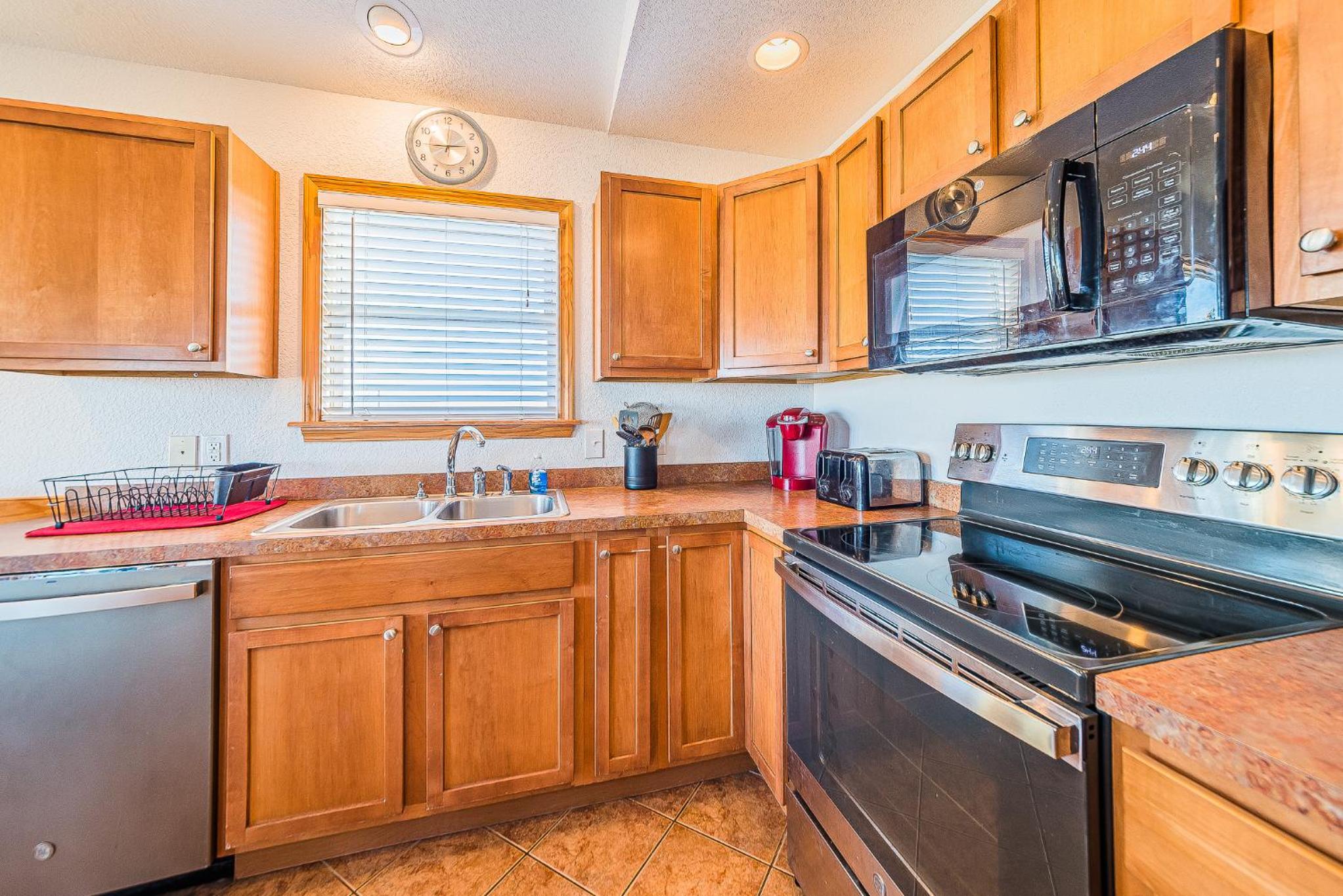 Carolina Cottage - Kitty Hawk, Oceanside, Walk to Beach, Pool, Hot Tub, Pool Table