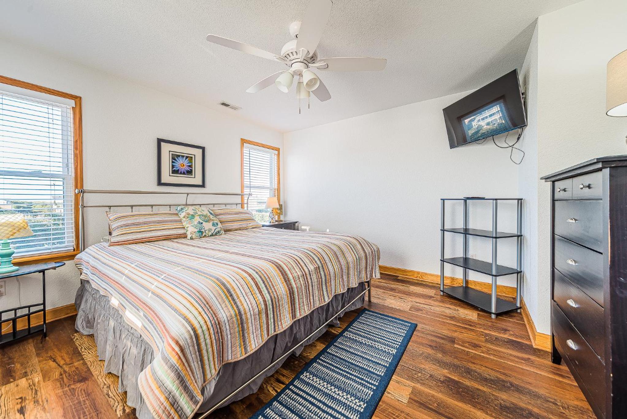 Carolina Cottage - Kitty Hawk, Oceanside, Walk to Beach, Pool, Hot Tub, Pool Table