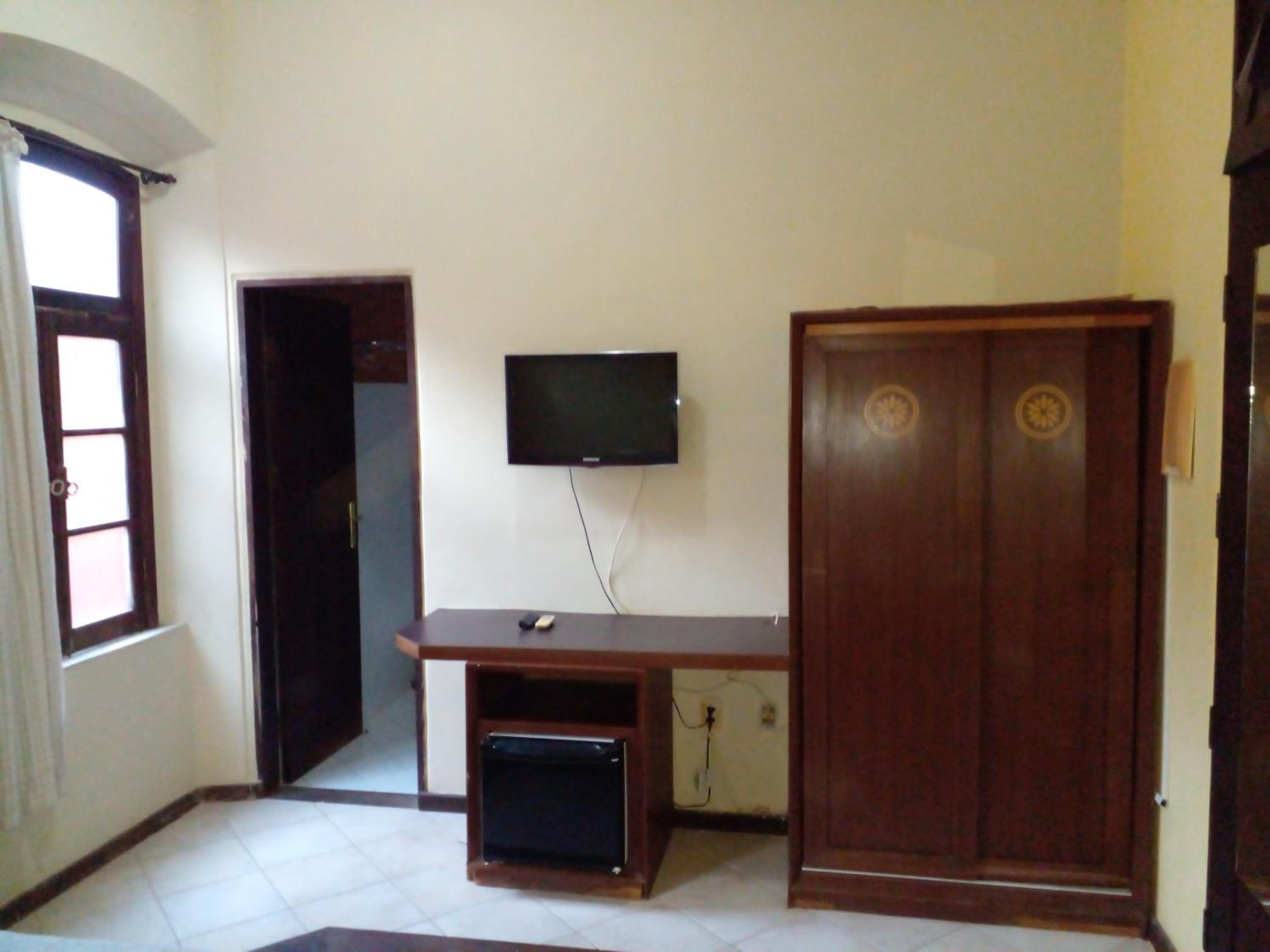 Solar do Carmo Suites & Apartments