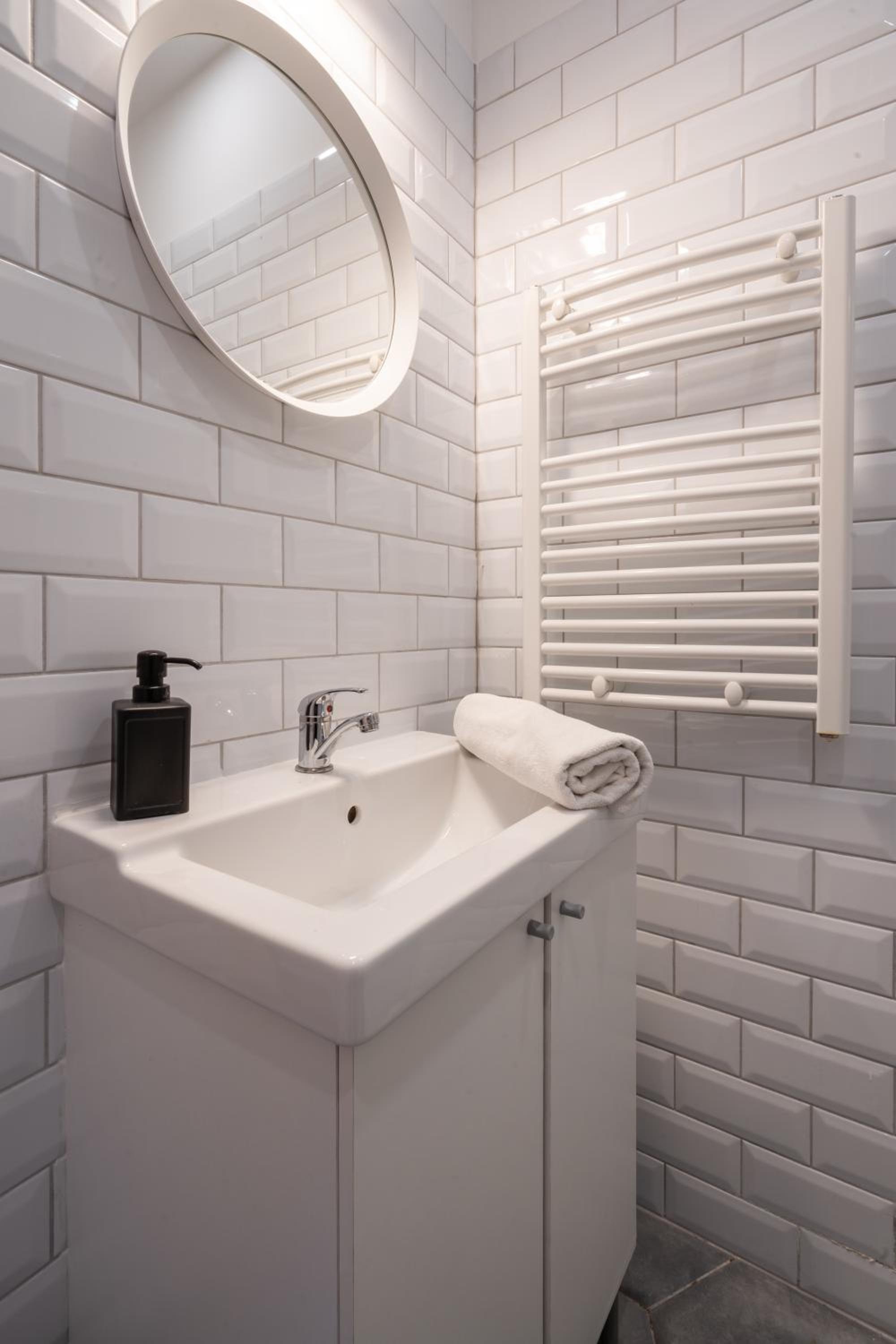 A27 BP Modern Boutique Apartments view 2