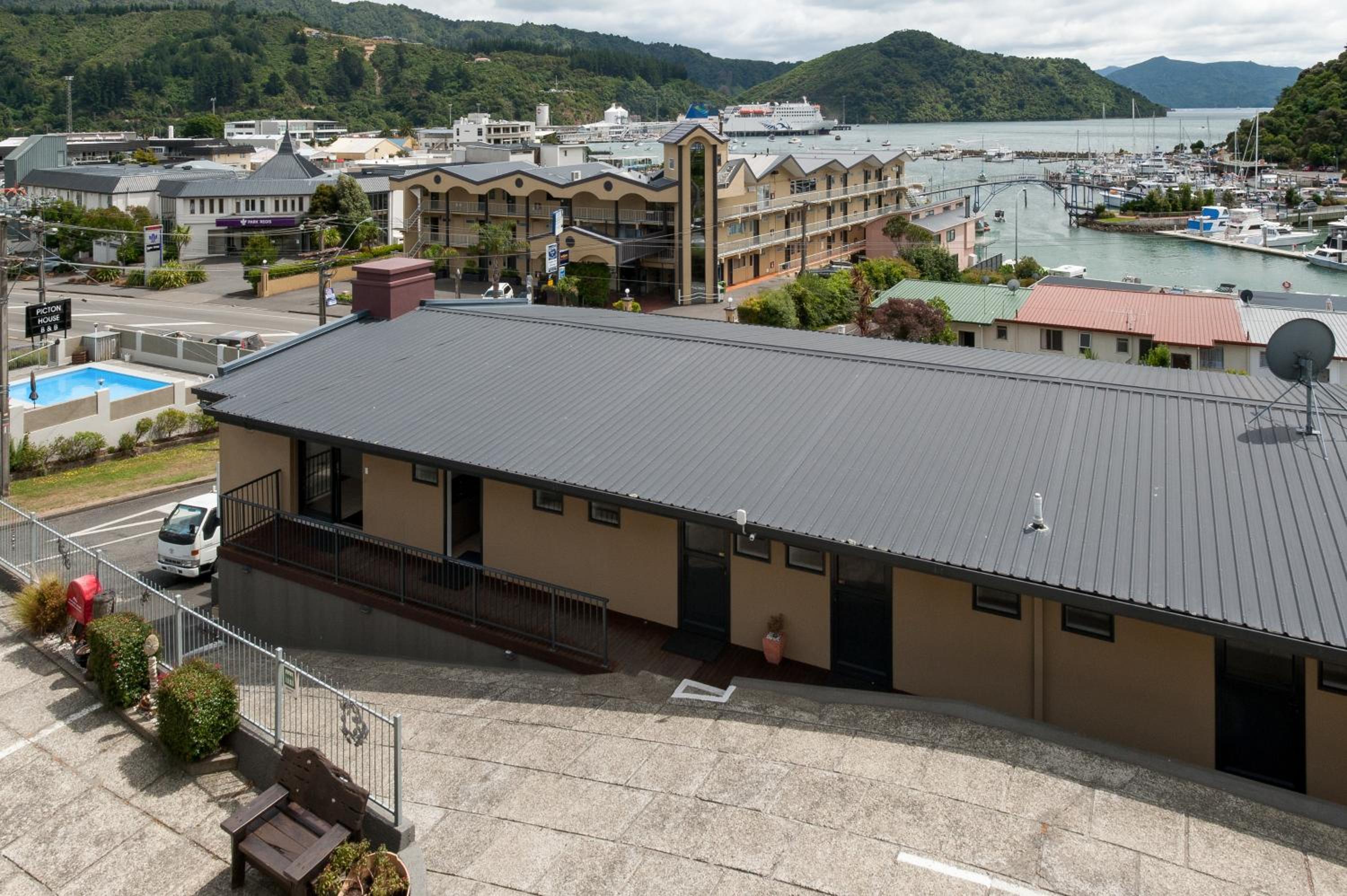 Harbour View Motel