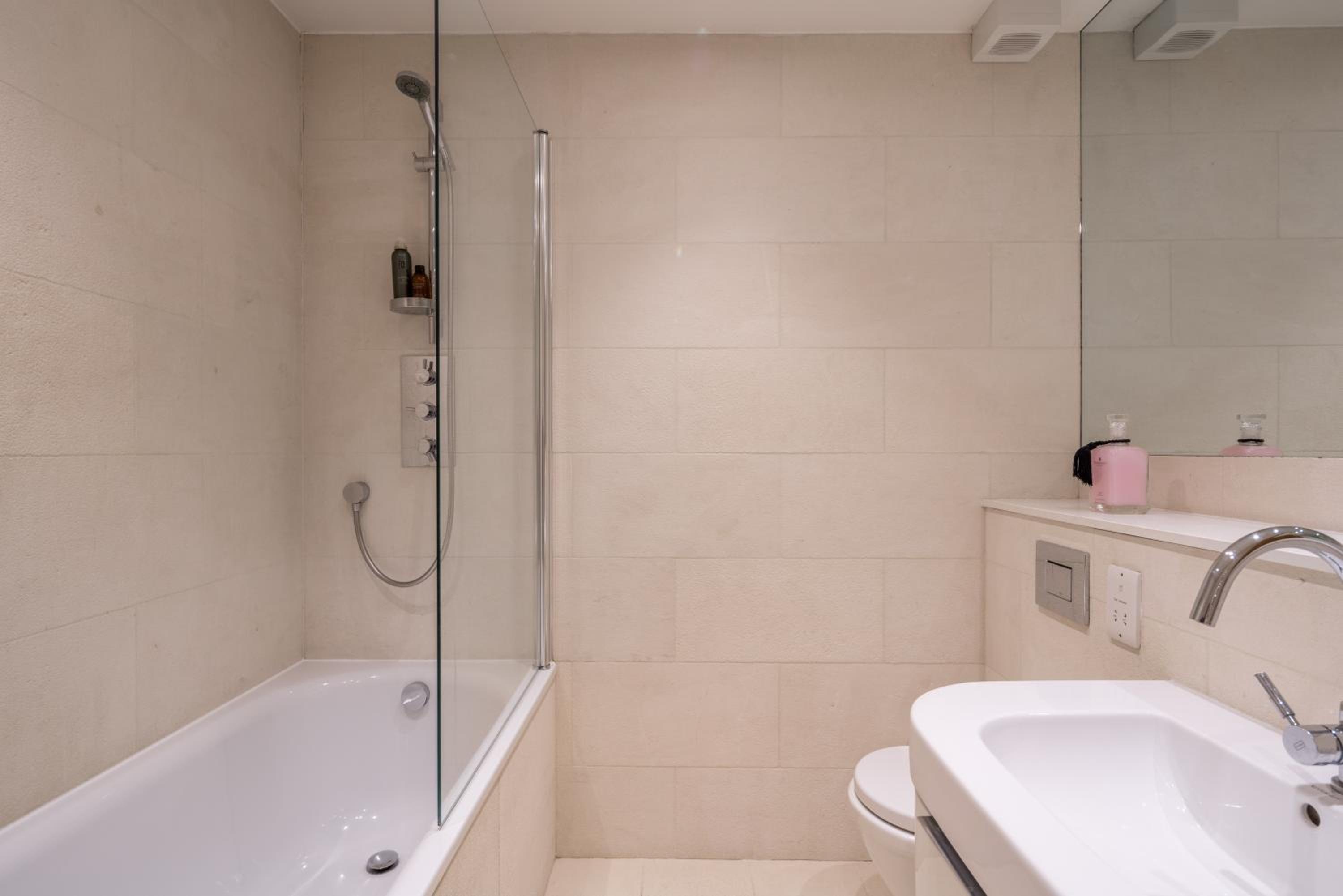 Stylish home close to Regents Park