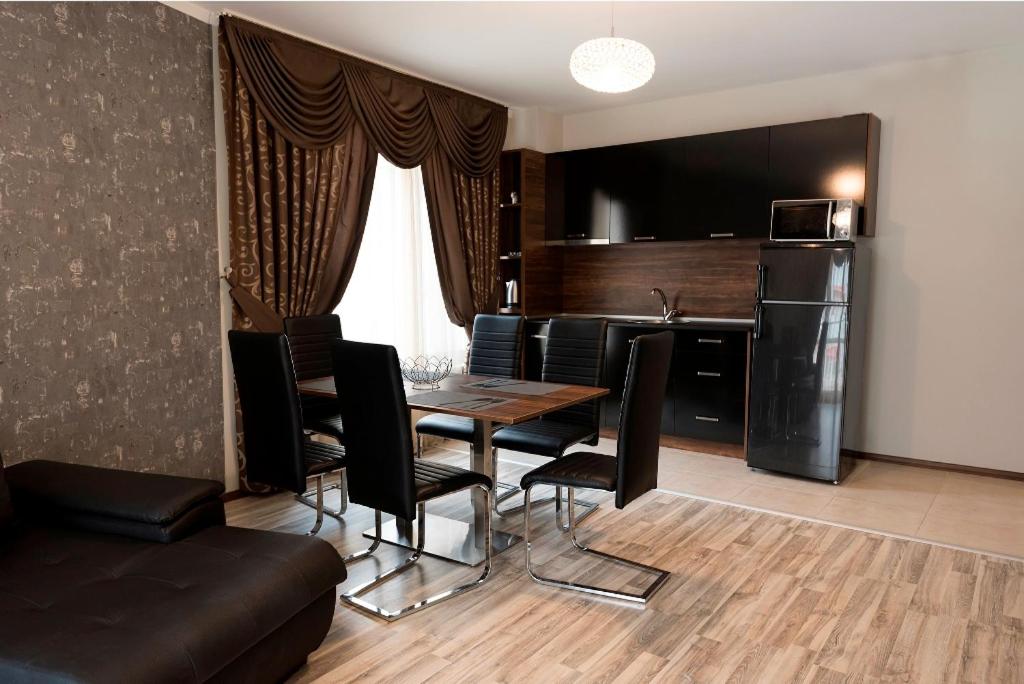 Green Paradise Deluxe Apartments