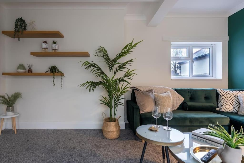 Evergreen Lodge-Wyndale-4BR WParking BHam NEC