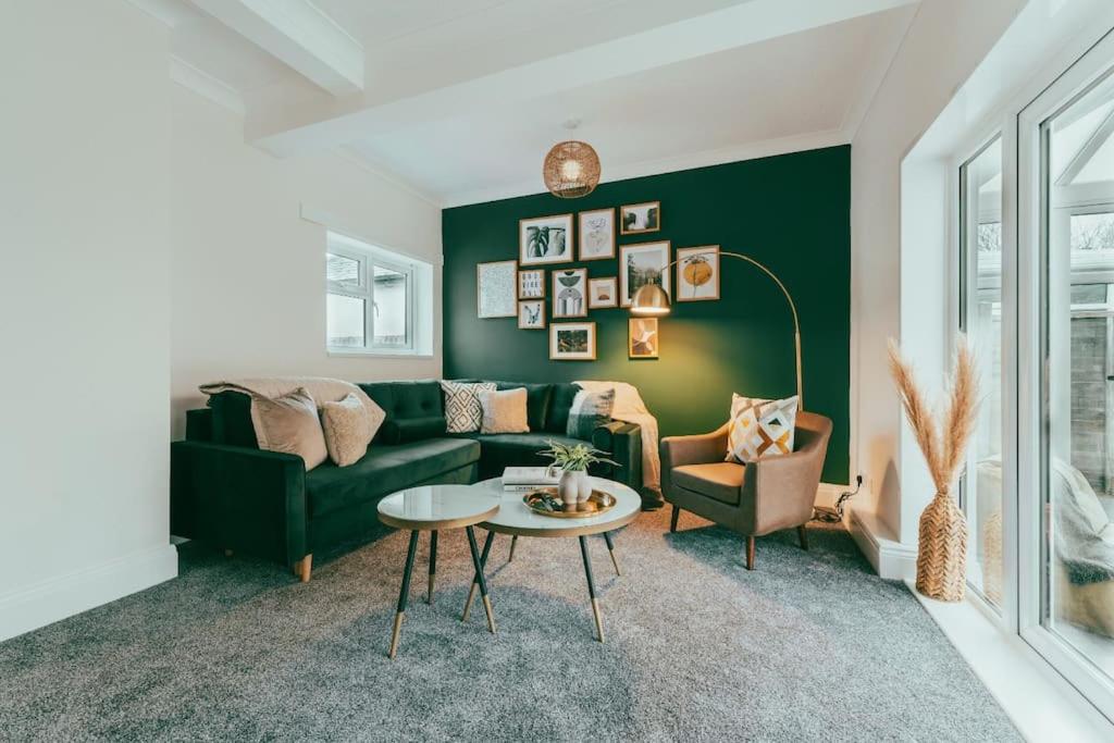 Evergreen Lodge-Wyndale-4BR WParking BHam NEC