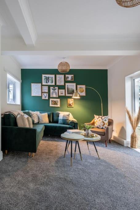 Evergreen Lodge-Wyndale-4BR WParking BHam NEC