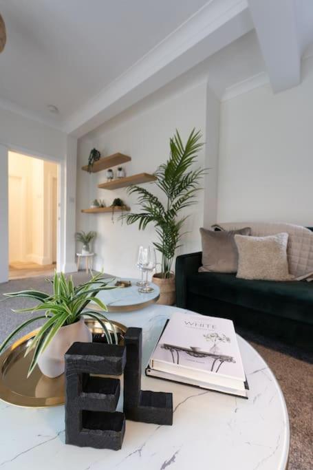 Evergreen Lodge-Wyndale-4BR WParking BHam NEC